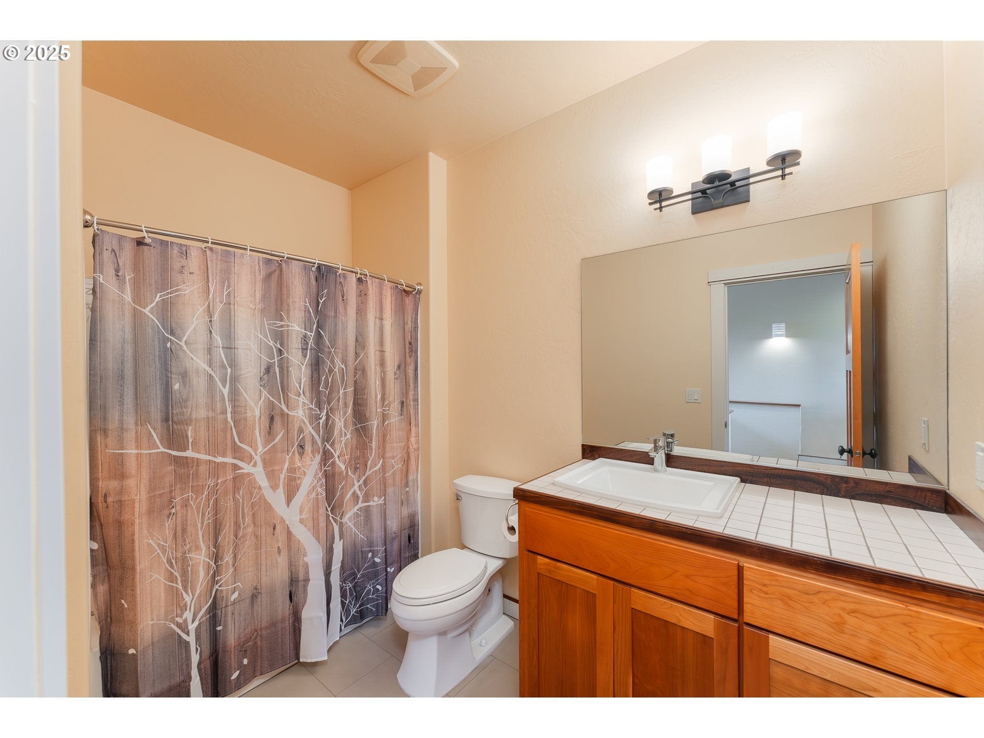 Roseburg, Oregon, 97471, United States, 3 Bedrooms Bedrooms, ,4 BathroomsBathrooms,Residential,Active,1941136