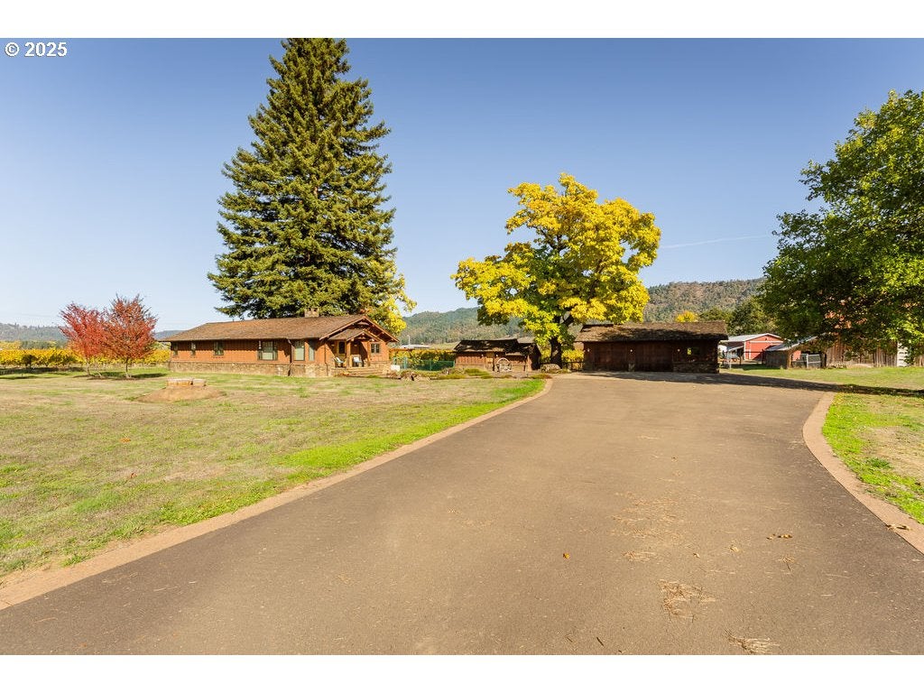 Roseburg, Oregon, 97471, United States, 3 Bedrooms Bedrooms, ,2 BathroomsBathrooms,Residential,Active,1989759
