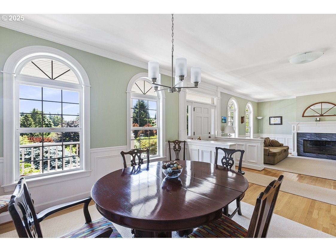 Lake Oswego, Oregon, 97034, United States, 3 Bedrooms Bedrooms, ,3 BathroomsBathrooms,Residential,Active,1862857