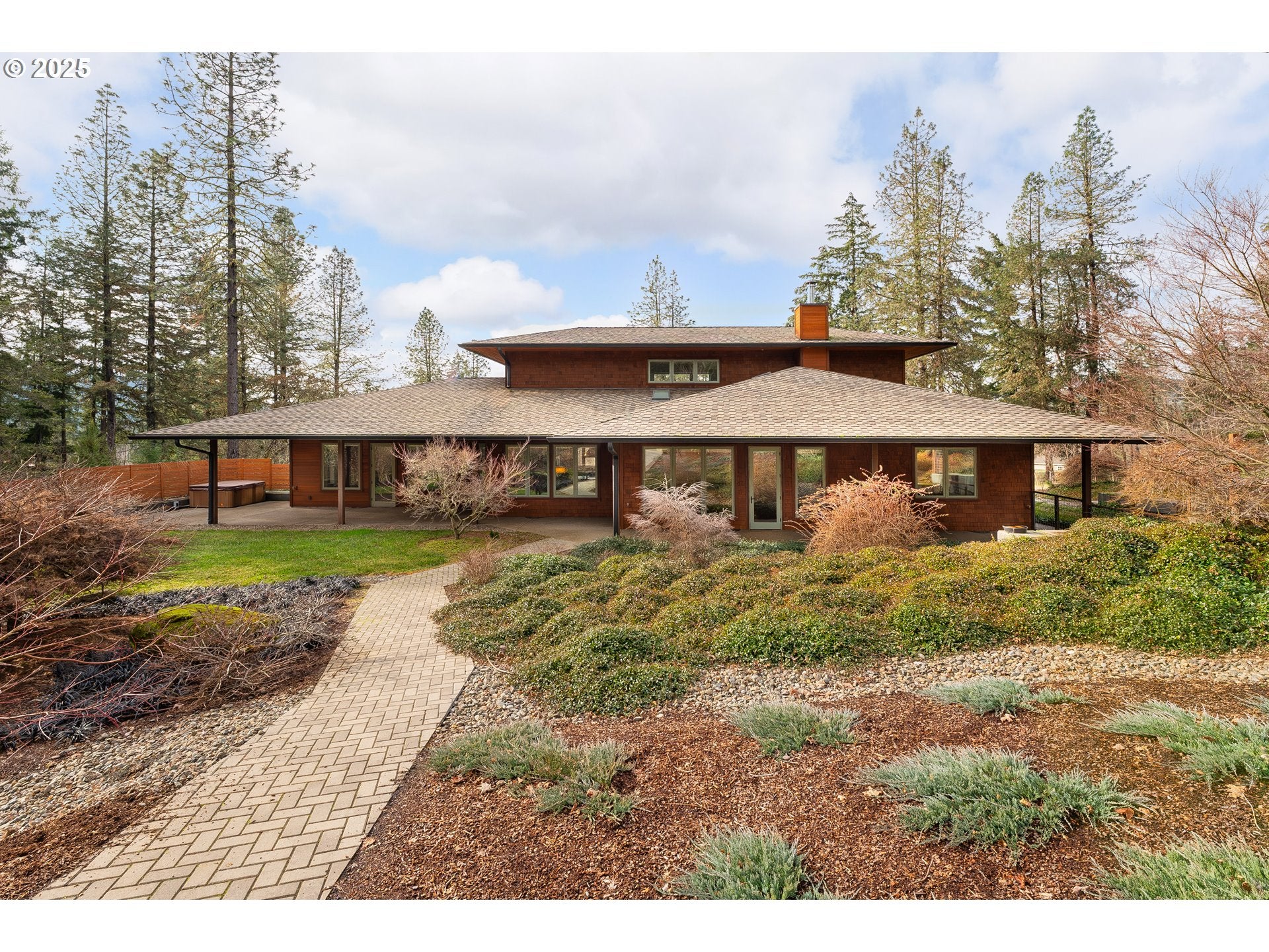 Roseburg, Oregon, 97471, United States, 3 Bedrooms Bedrooms, ,4 BathroomsBathrooms,Residential,Active,1941136