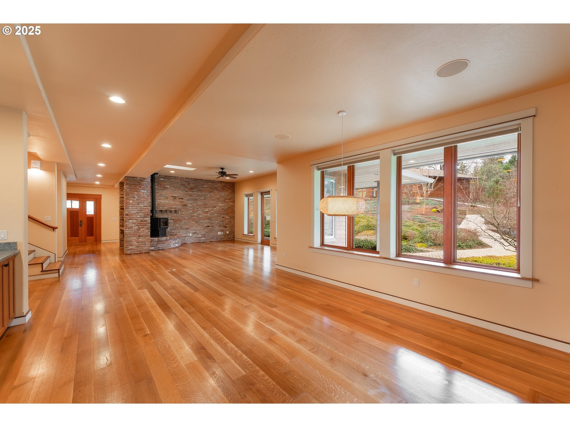 Roseburg, Oregon, 97471, United States, 3 Bedrooms Bedrooms, ,4 BathroomsBathrooms,Residential,Active,1941136