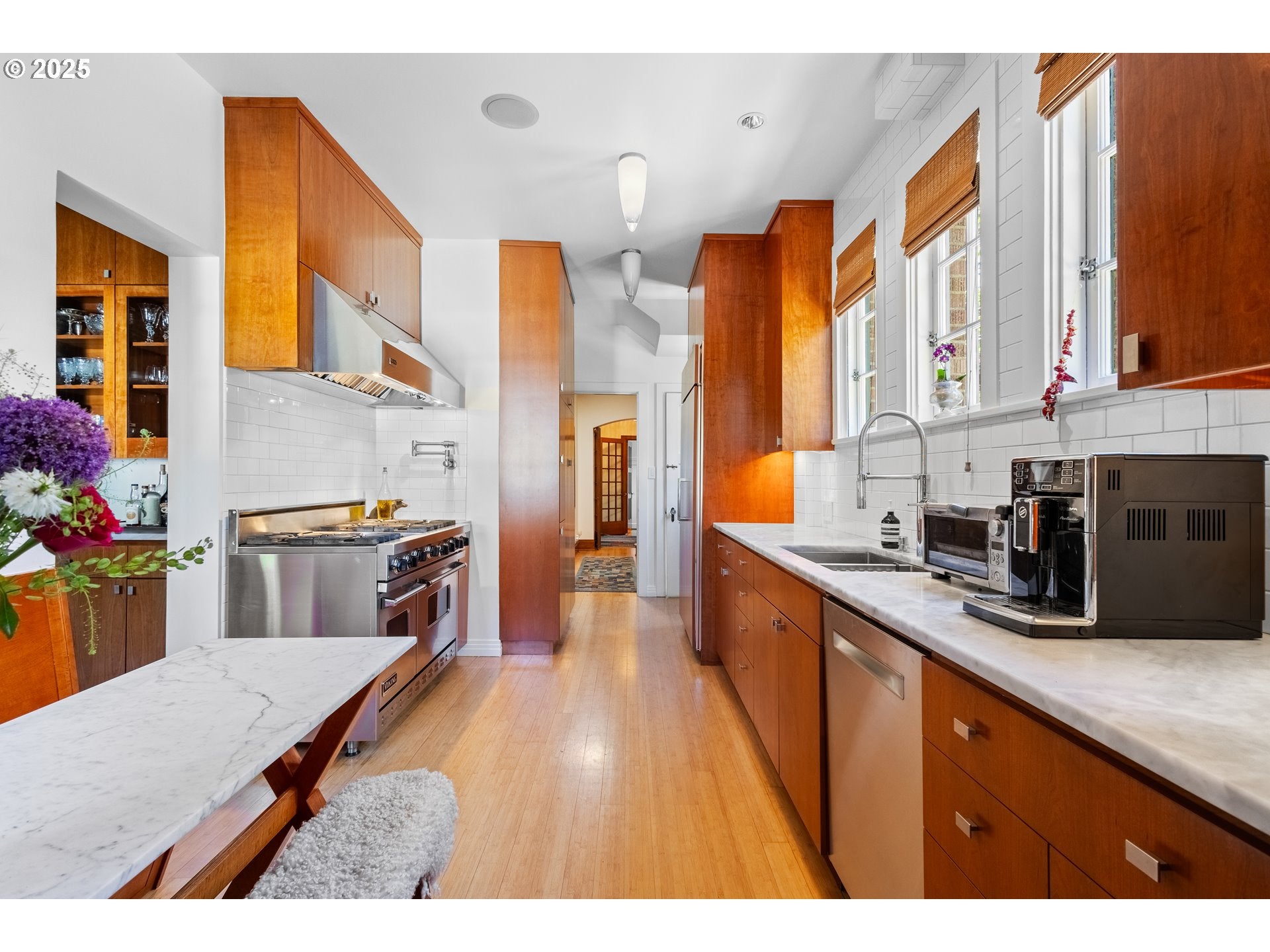 Portland, Oregon, 97239, United States, 4 Bedrooms Bedrooms, ,5 BathroomsBathrooms,Residential,Active,1772733