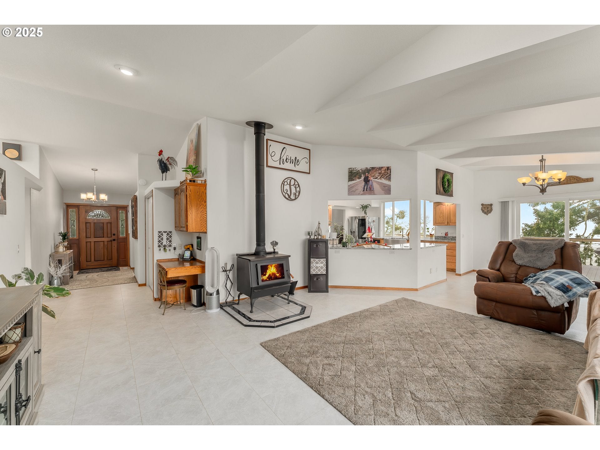 Roseburg, Oregon, 97470, United States, 4 Bedrooms Bedrooms, ,3 BathroomsBathrooms,Residential,Active,1701656