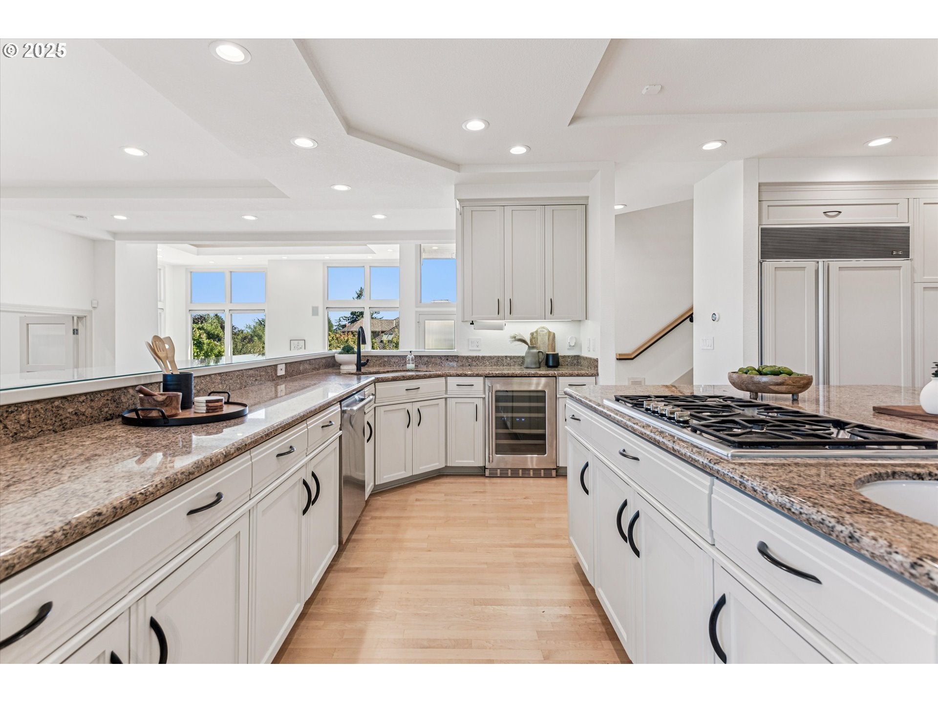 Lake Oswego, Oregon, 97034, United States, 4 Bedrooms Bedrooms, ,5 BathroomsBathrooms,Residential,Active,1914922
