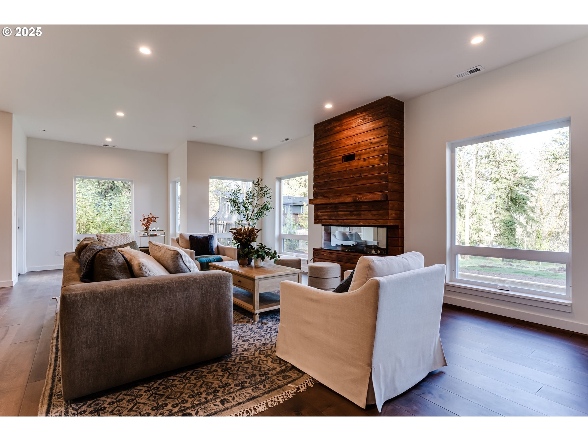 Eugene, Oregon, 97405, United States, 4 Bedrooms Bedrooms, ,3 BathroomsBathrooms,Residential,Active,2000223