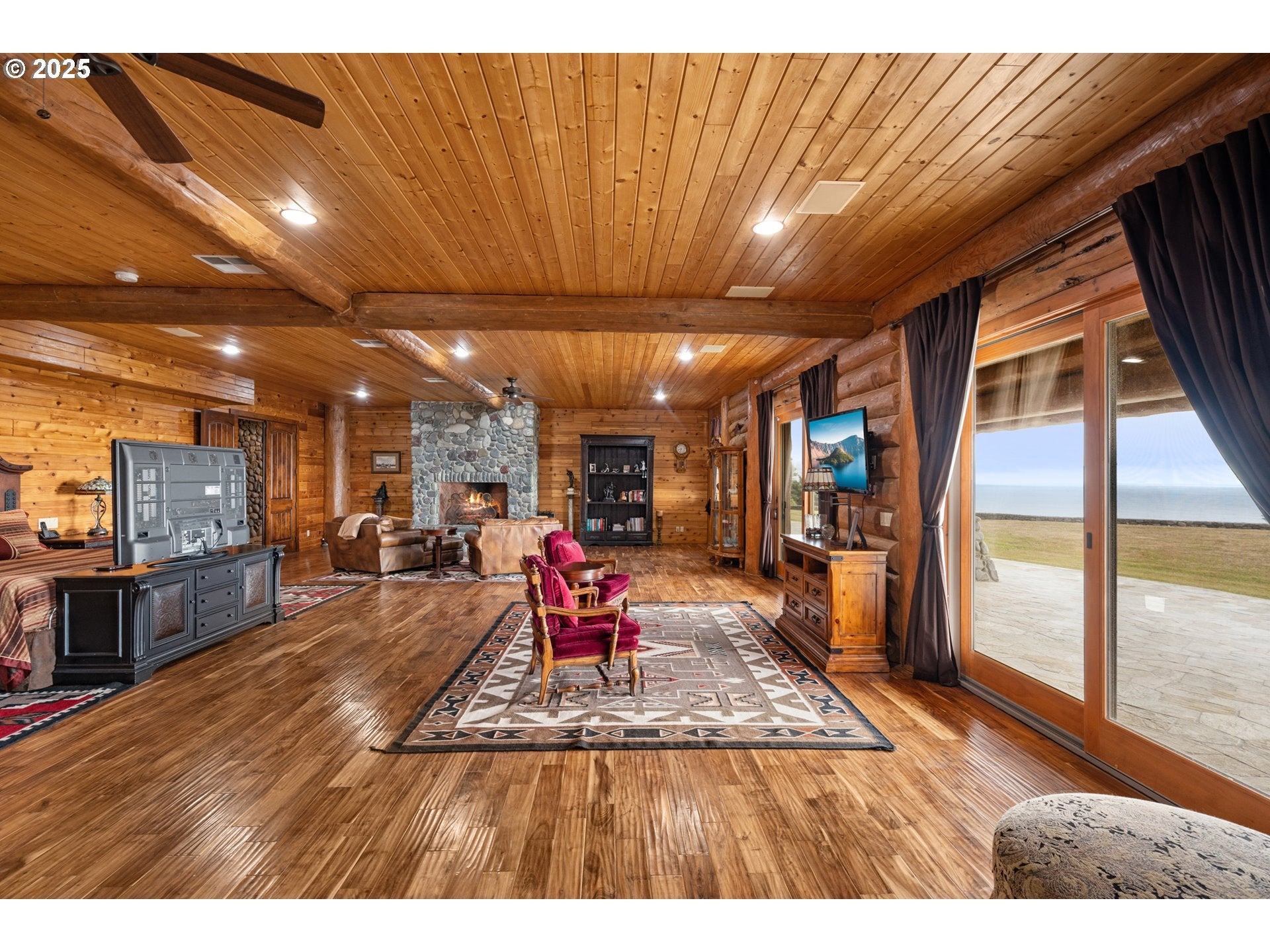 Gold Beach, Oregon, 97444, United States, 4 Bedrooms Bedrooms, ,5 BathroomsBathrooms,Residential,Active,2012238