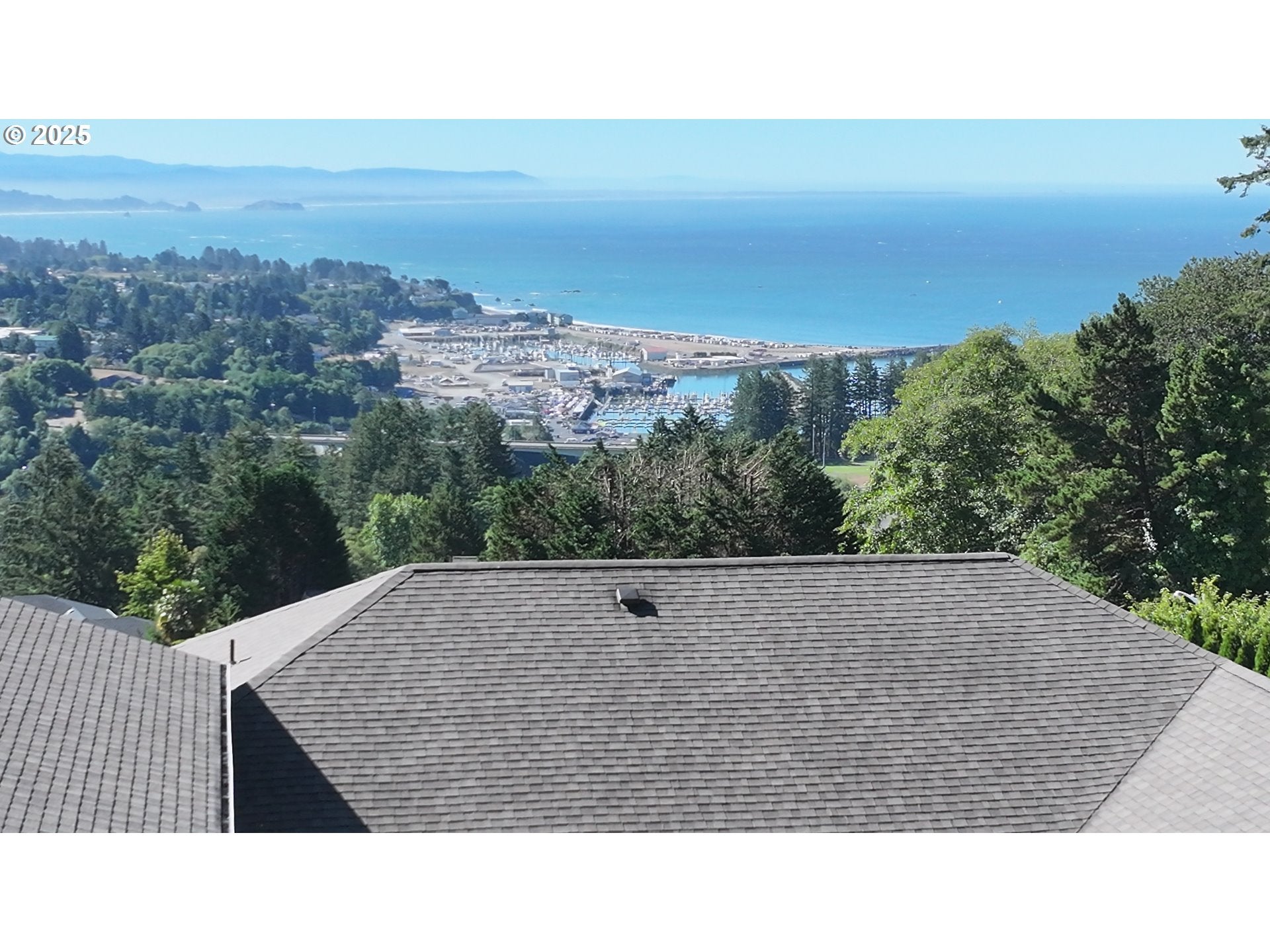 Brookings, Oregon, 97415, United States, 6 Bedrooms Bedrooms, ,4 BathroomsBathrooms,Residential,Pending,1933905