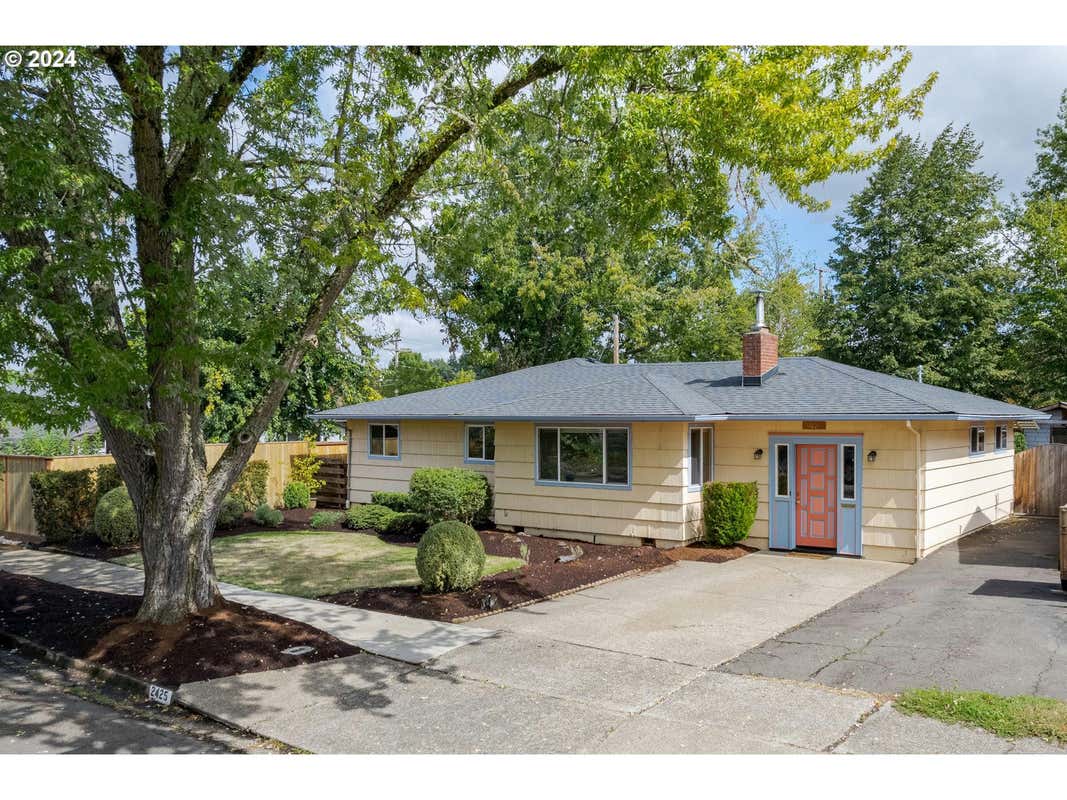 2425 TYLER ST, EUGENE, OR 97405, photo 1 of 48