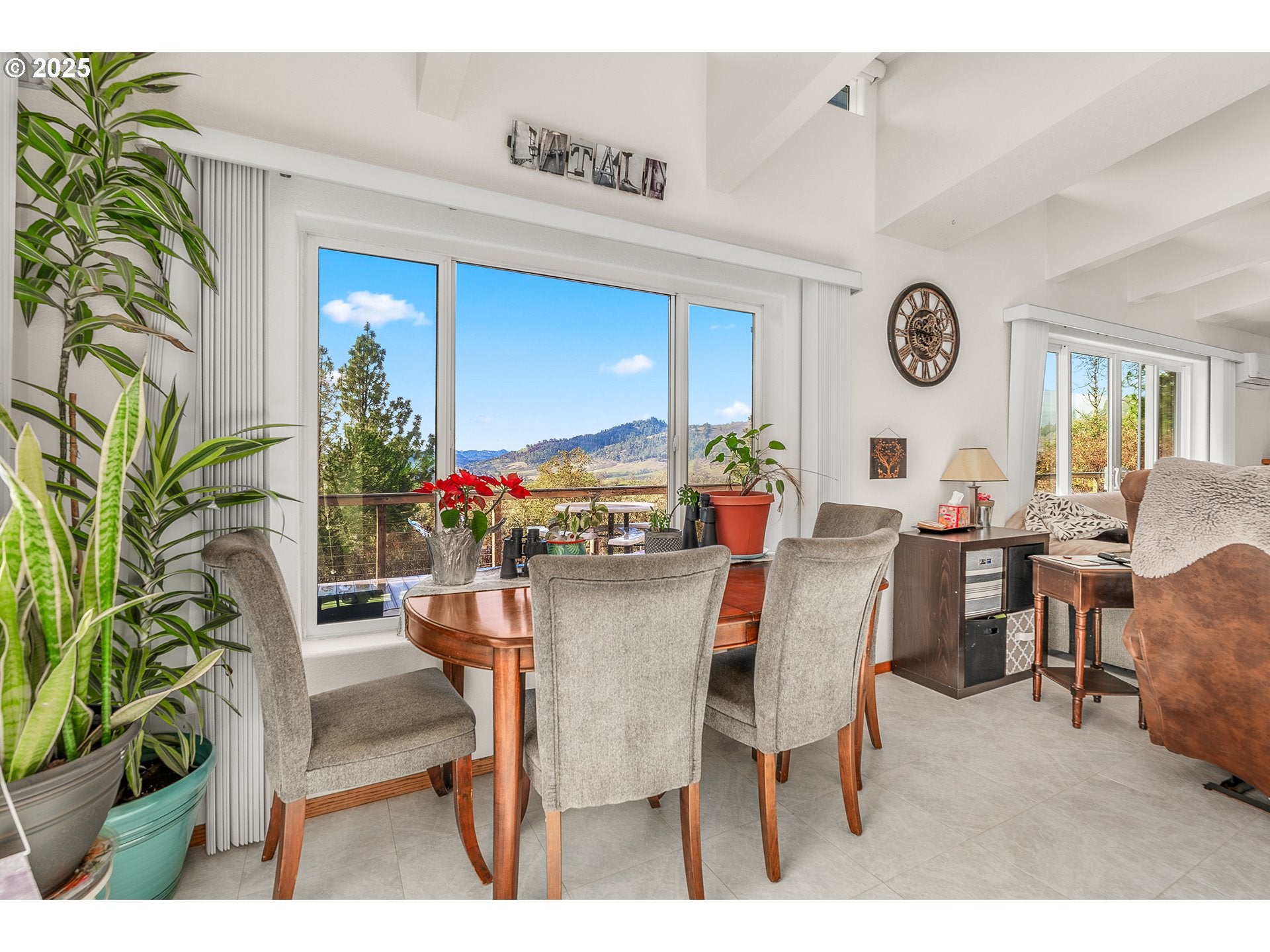 Roseburg, Oregon, 97470, United States, 4 Bedrooms Bedrooms, ,3 BathroomsBathrooms,Residential,Active,1701656