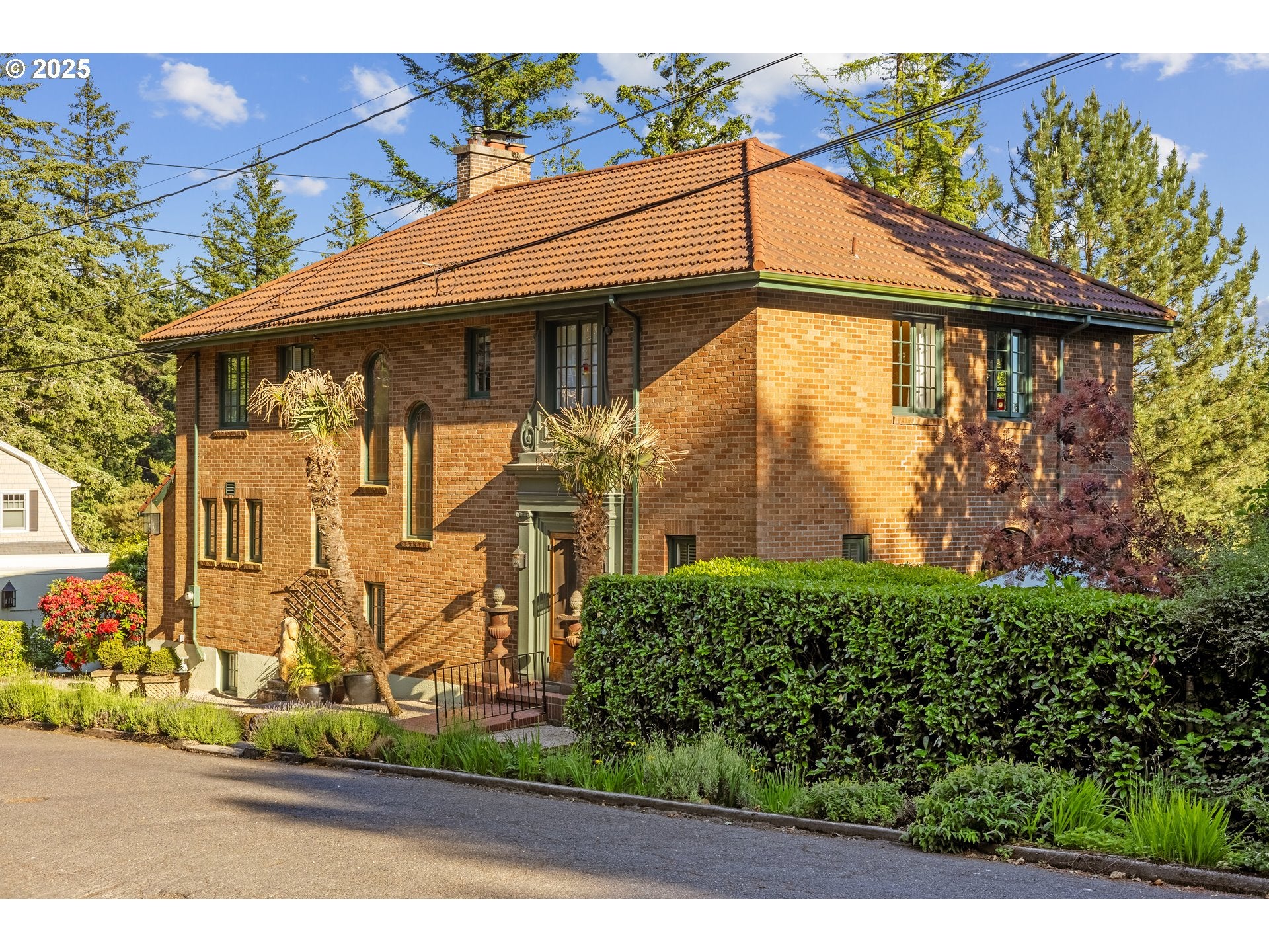 Portland, Oregon, 97239, United States, 4 Bedrooms Bedrooms, ,5 BathroomsBathrooms,Residential,Active,1772733