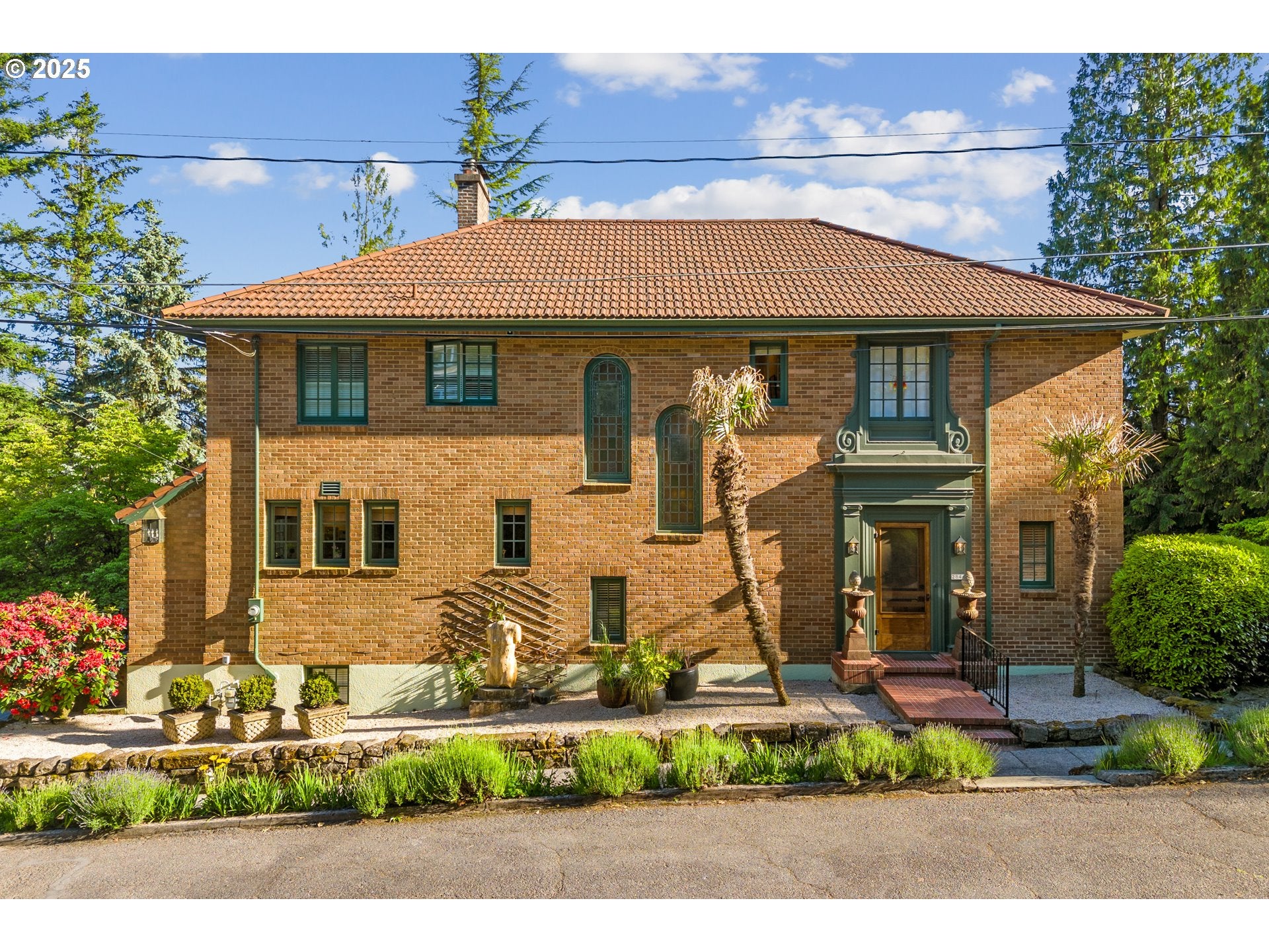 Portland, Oregon, 97239, United States, 4 Bedrooms Bedrooms, ,5 BathroomsBathrooms,Residential,Active,1772733