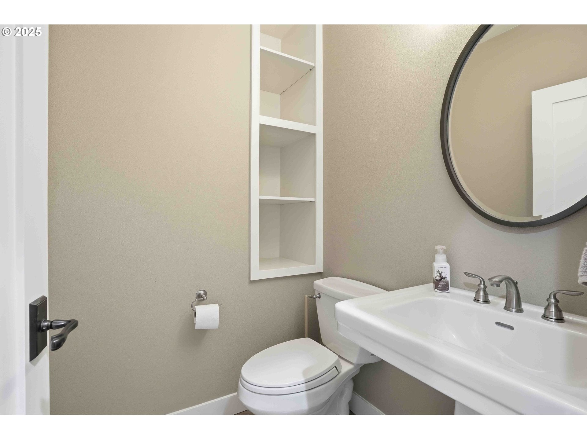 Vancouver, Washington, 98661, United States, 4 Bedrooms Bedrooms, ,7 BathroomsBathrooms,Residential,Active,1985581