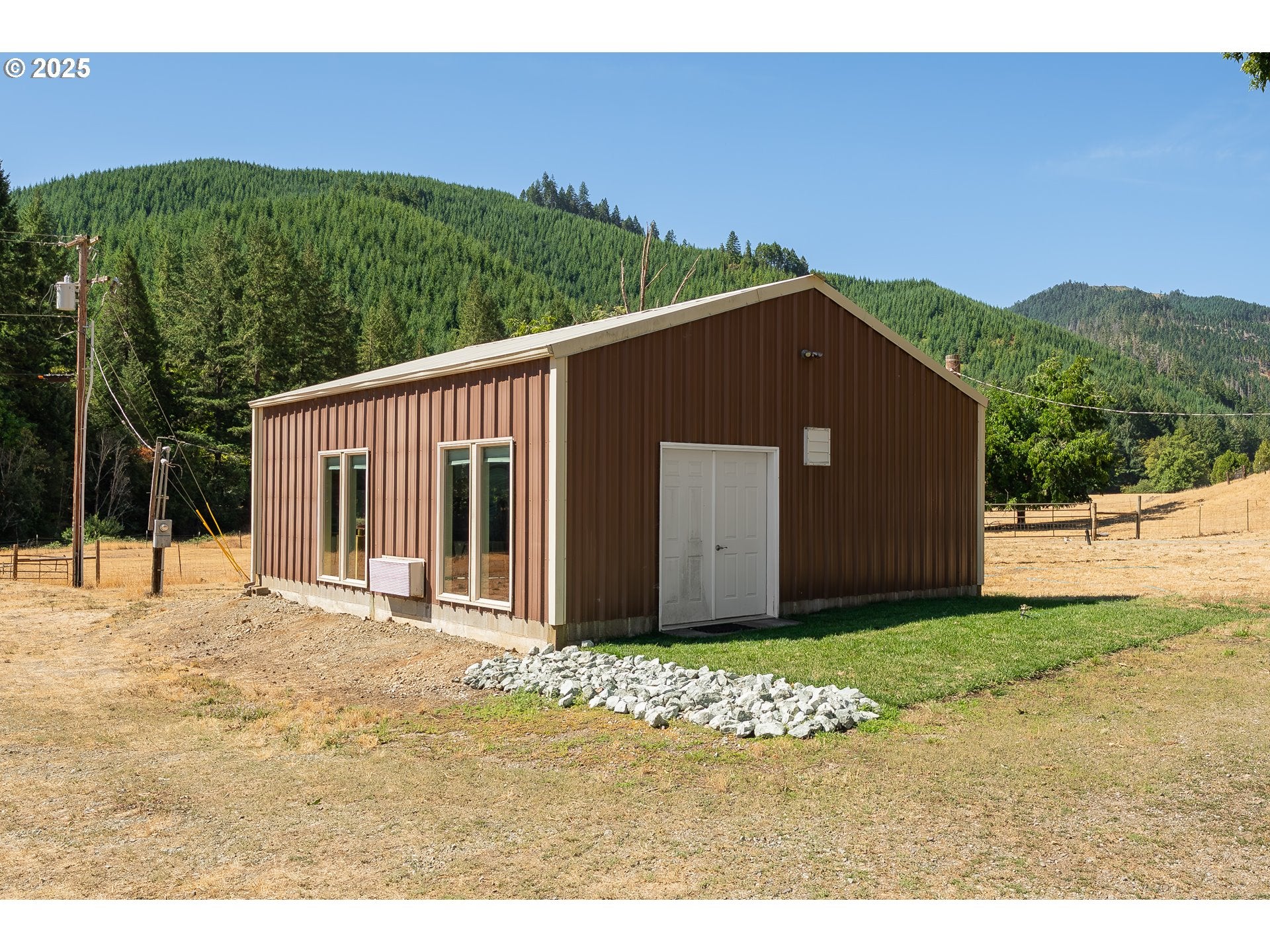Canyonville, Oregon, 97417, United States, 3 Bedrooms Bedrooms, ,2 BathroomsBathrooms,Residential,Active,1909832