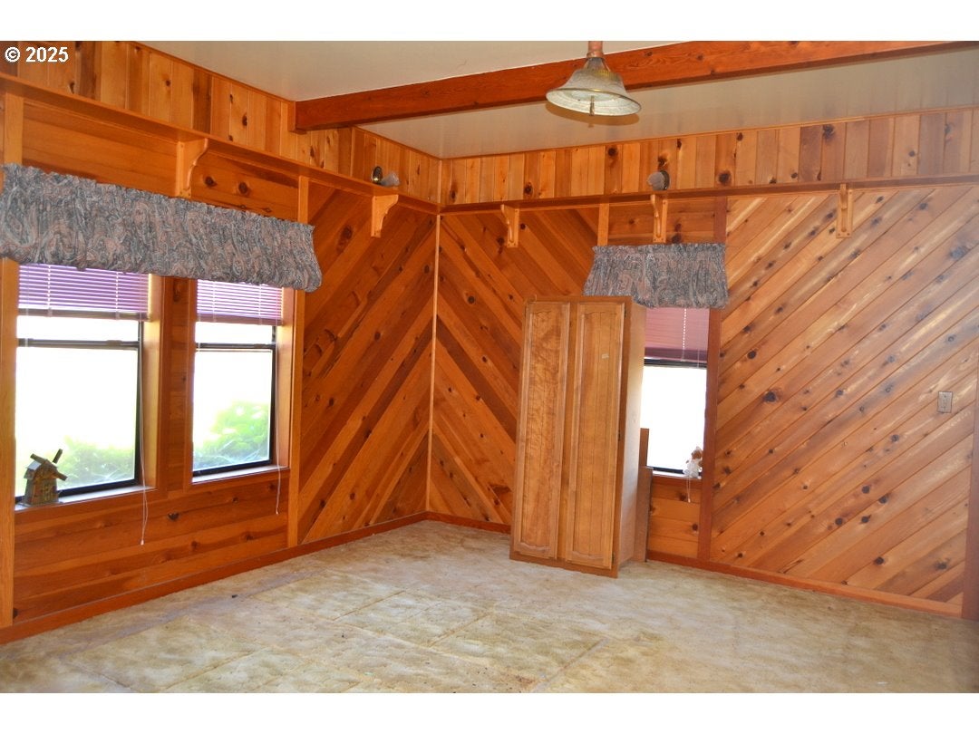 Grants Pass, Oregon, 97526, United States, 4 Bedrooms Bedrooms, ,2 BathroomsBathrooms,Residential,Active,1973321