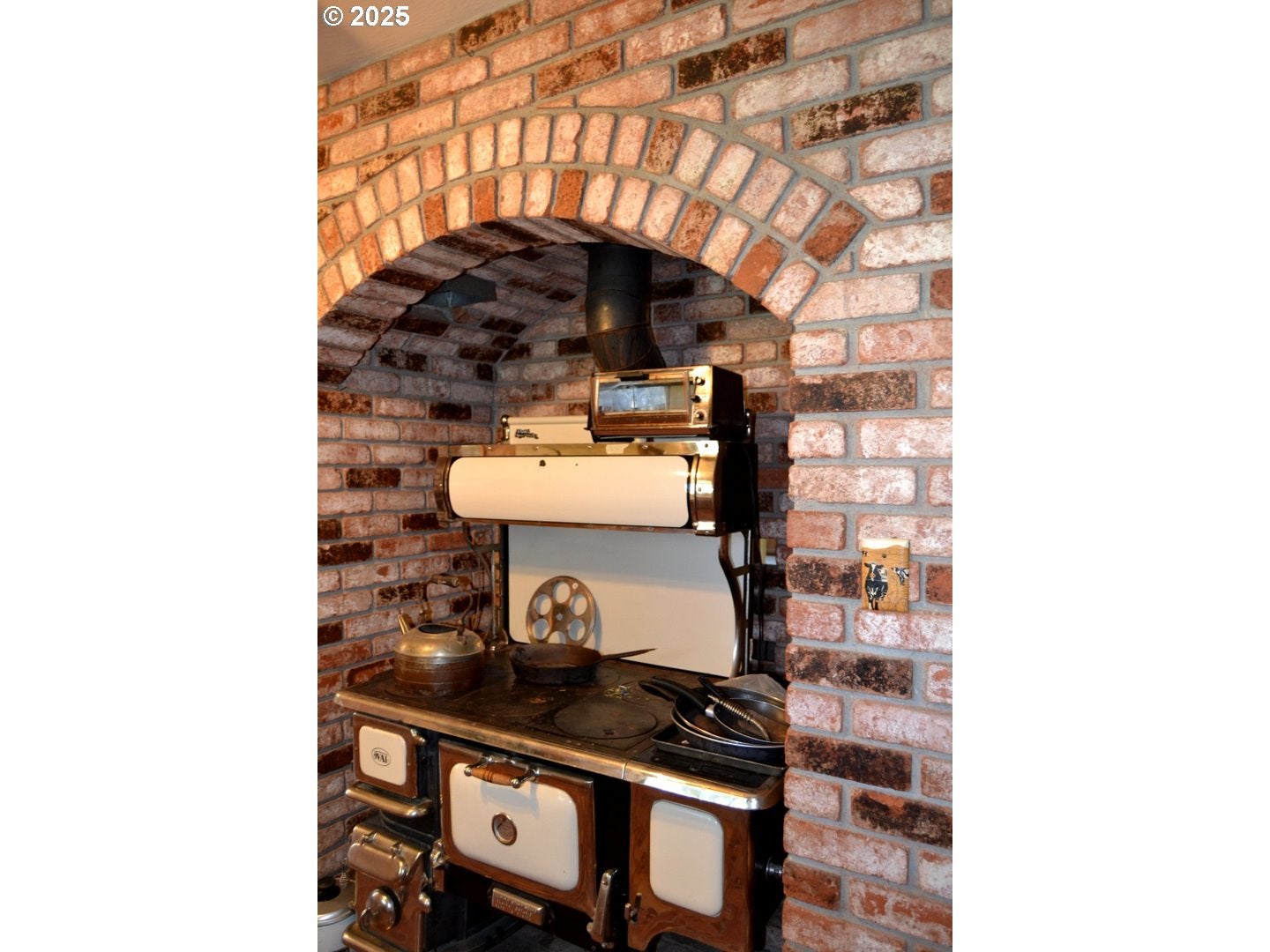 Grants Pass, Oregon, 97526, United States, 4 Bedrooms Bedrooms, ,2 BathroomsBathrooms,Residential,Active,1973321