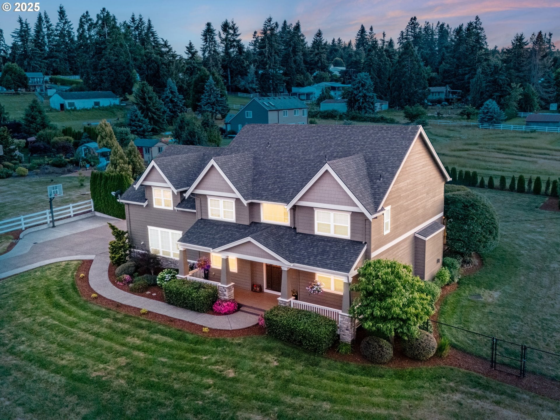 Oregon City, Oregon, 97045, United States, 4 Bedrooms Bedrooms, ,3 BathroomsBathrooms,Residential,Active,1886829