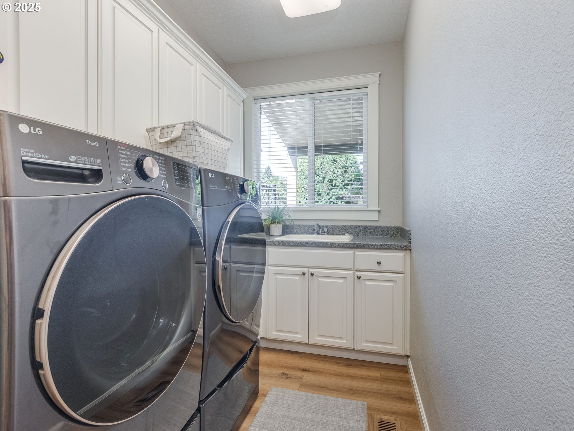 Oregon City, Oregon, 97045, United States, 4 Bedrooms Bedrooms, ,3 BathroomsBathrooms,Residential,Active,1886829