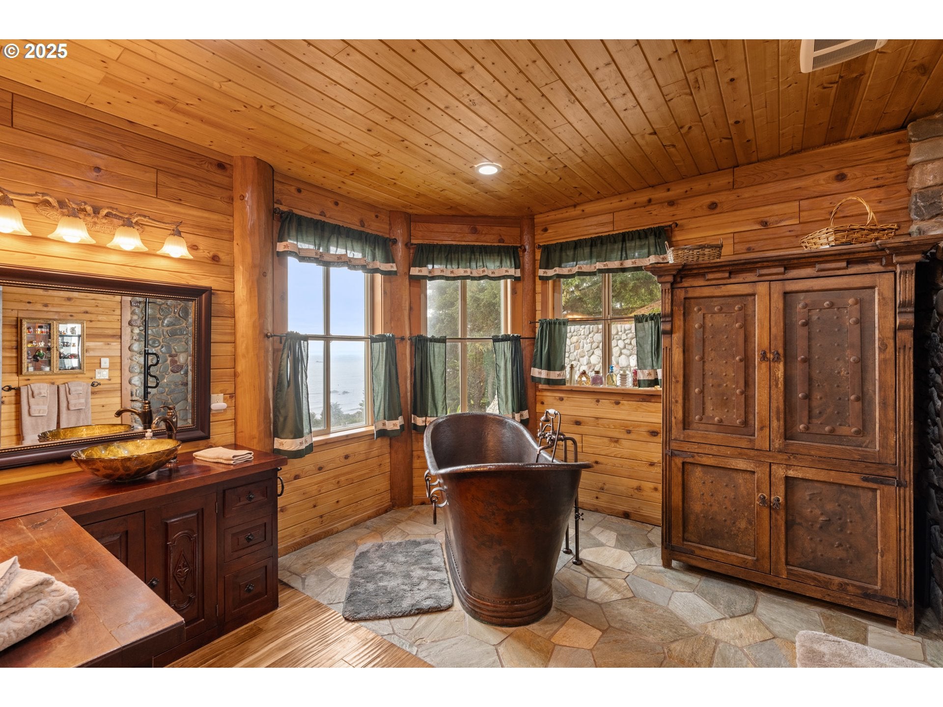 Gold Beach, Oregon, 97444, United States, 4 Bedrooms Bedrooms, ,5 BathroomsBathrooms,Residential,Active,2012238