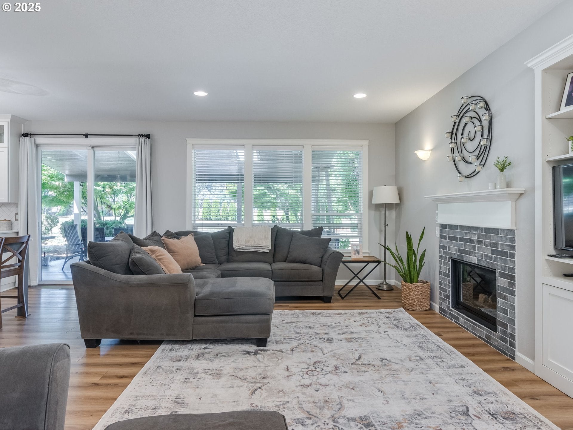 Oregon City, Oregon, 97045, United States, 4 Bedrooms Bedrooms, ,3 BathroomsBathrooms,Residential,Active,1886829