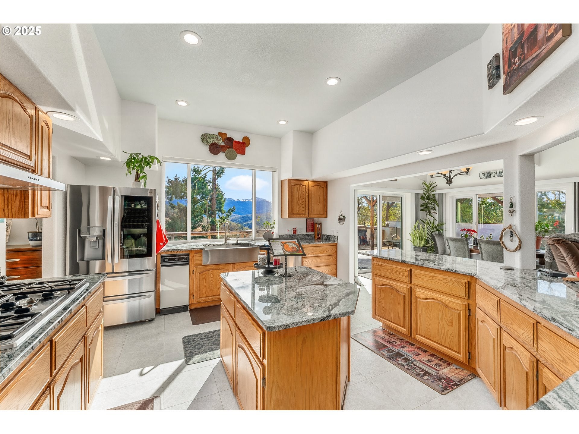 Roseburg, Oregon, 97470, United States, 4 Bedrooms Bedrooms, ,3 BathroomsBathrooms,Residential,Active,1701656