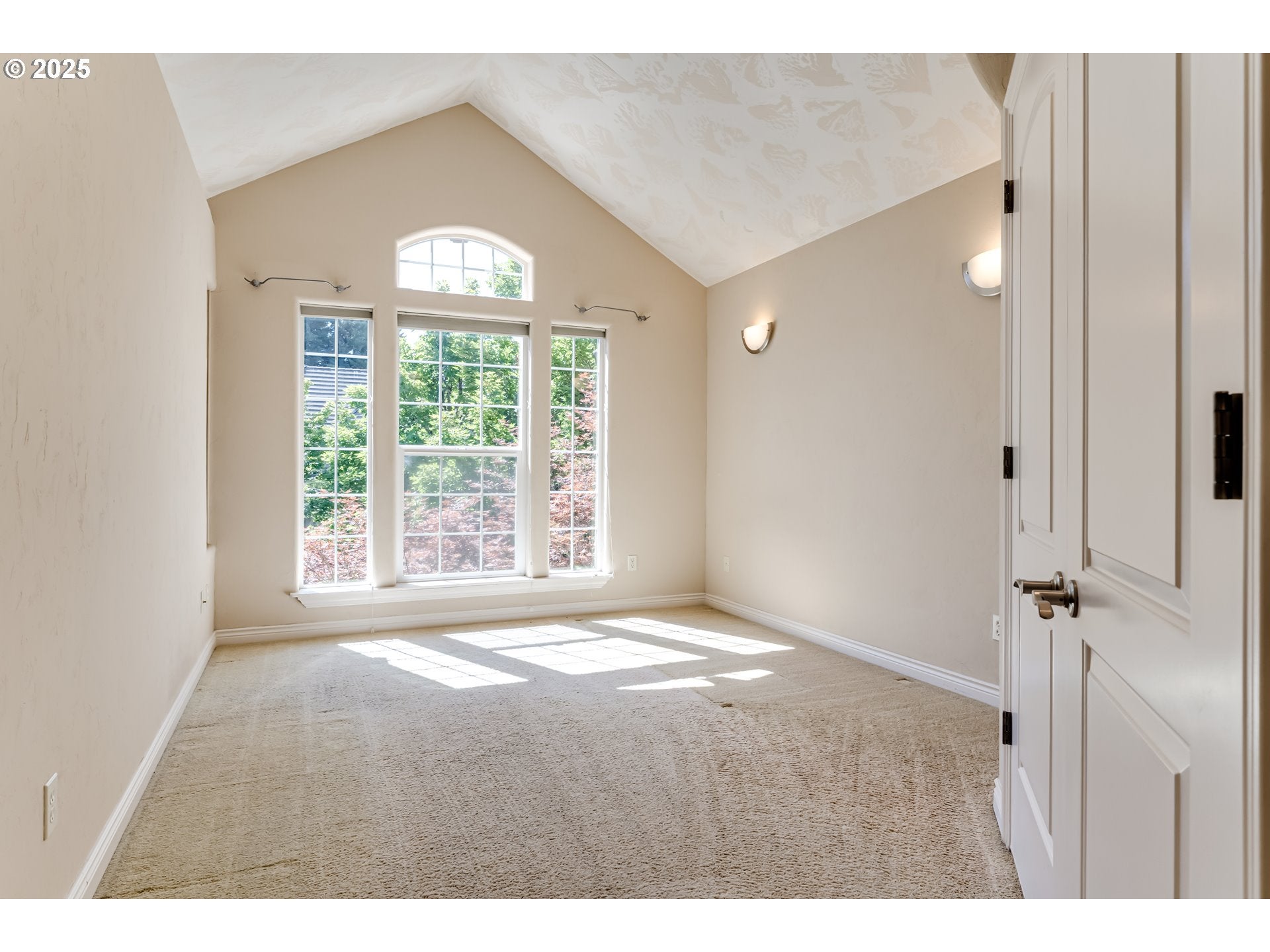 Eugene, Oregon, 97401, United States, 4 Bedrooms Bedrooms, ,4 BathroomsBathrooms,Residential,Active,1886816