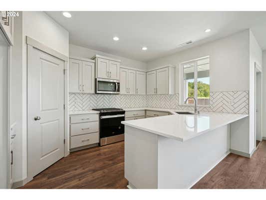 711 NE 174TH ST, RIDGEFIELD, WA 98642, photo 4 of 29