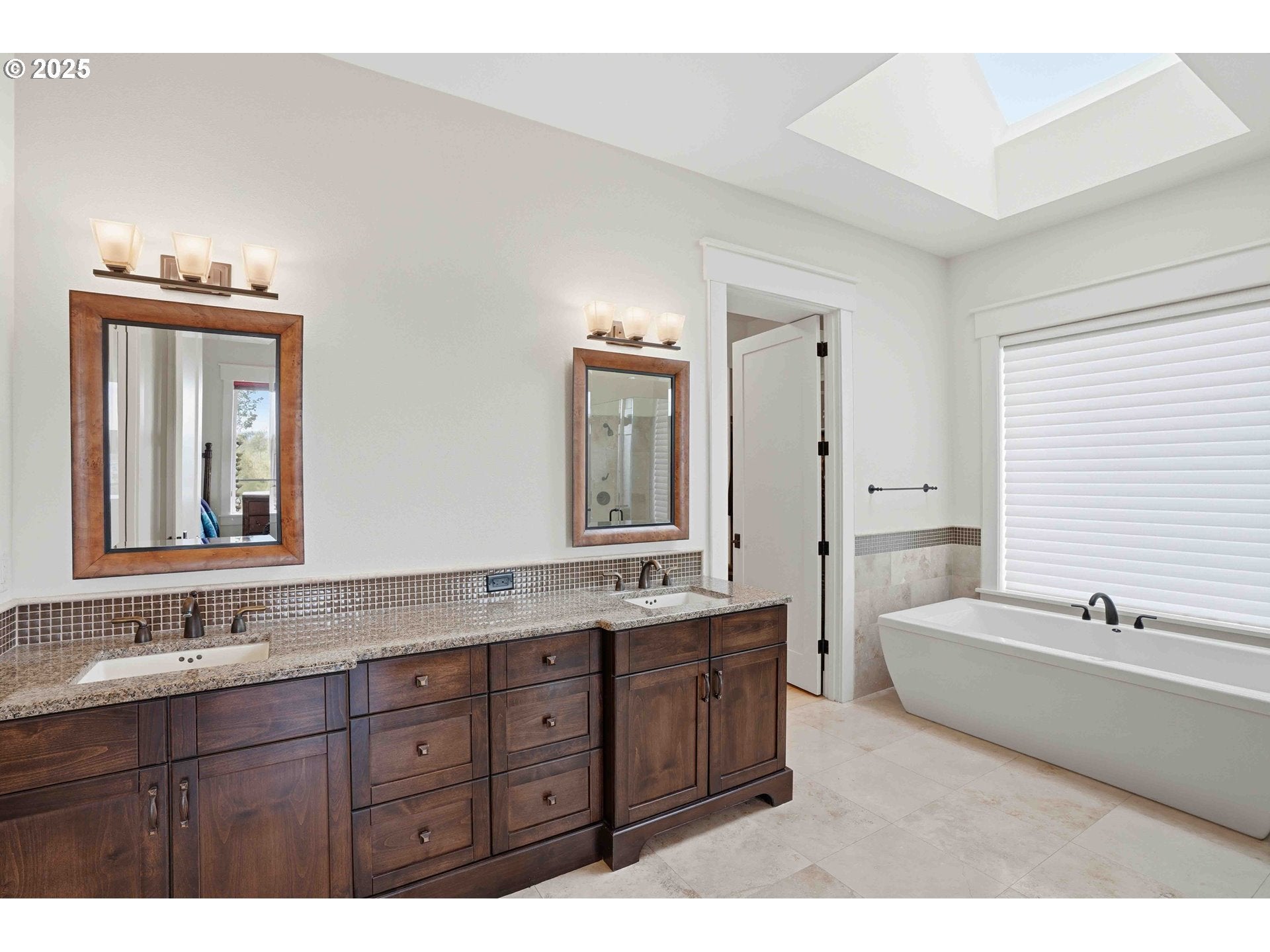 Vancouver, Washington, 98661, United States, 4 Bedrooms Bedrooms, ,7 BathroomsBathrooms,Residential,Active,1985581