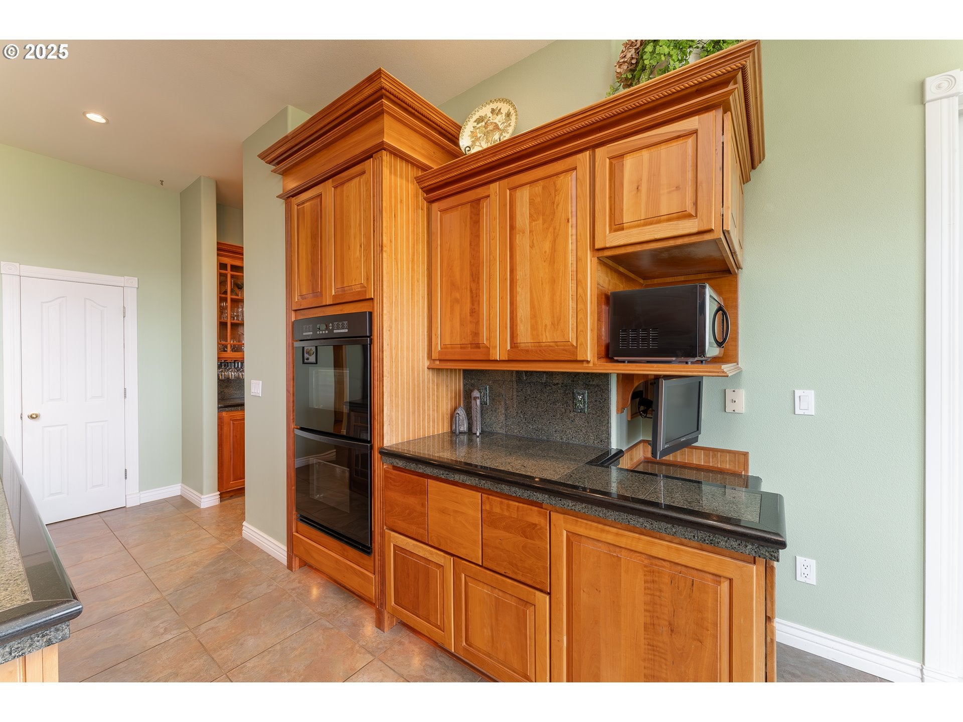 Roseburg, Oregon, 97471, United States, 4 Bedrooms Bedrooms, ,4 BathroomsBathrooms,Residential,Active,1800177