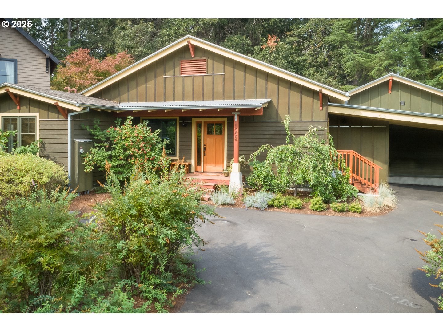 Hood River, Oregon, 97031, United States, 3 Bedrooms Bedrooms, ,3 BathroomsBathrooms,Residential,Active,1927664
