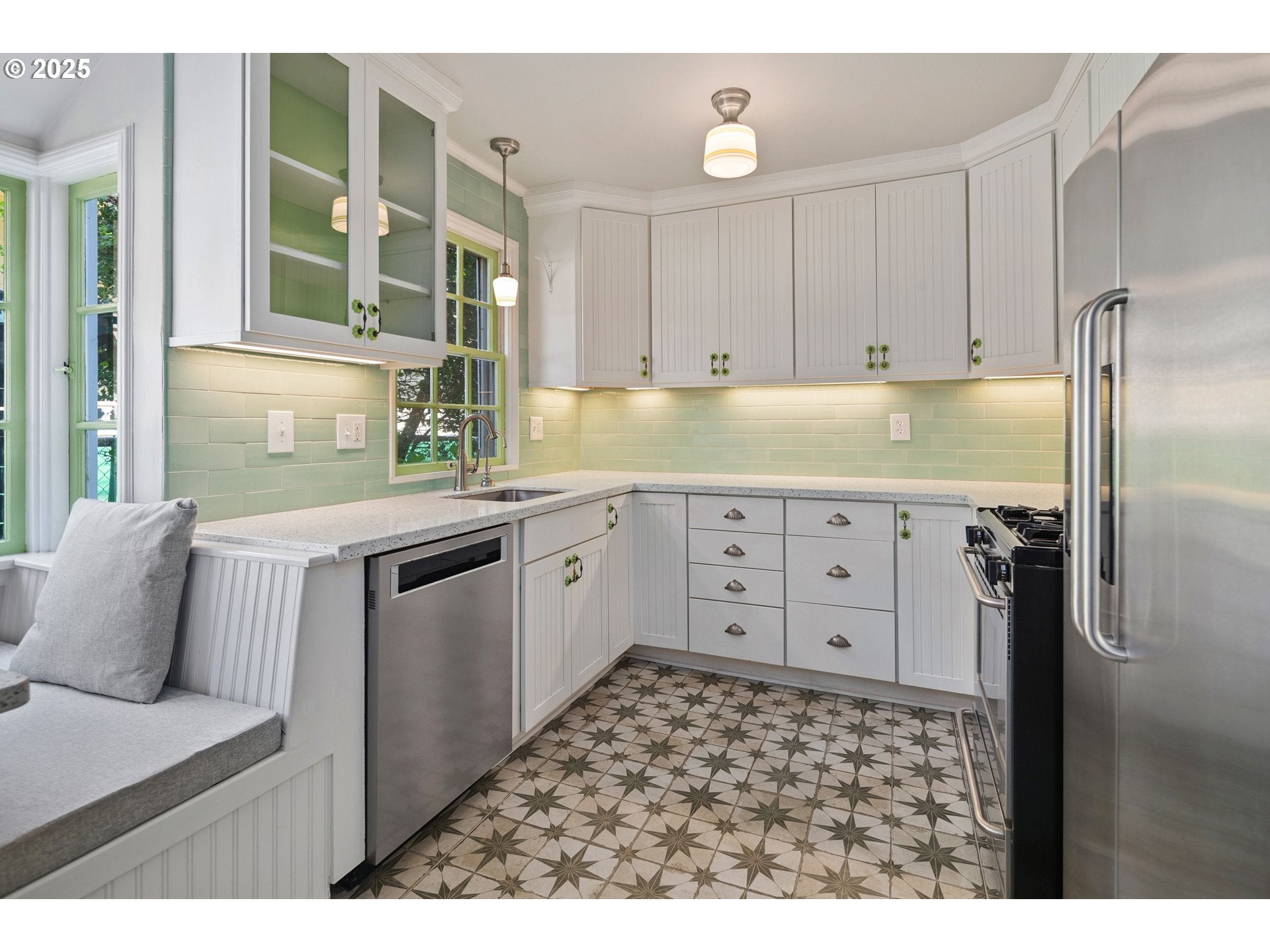 Lake Oswego, Oregon, 97034, United States, ,3 BathroomsBathrooms,Residential,Active,1899903