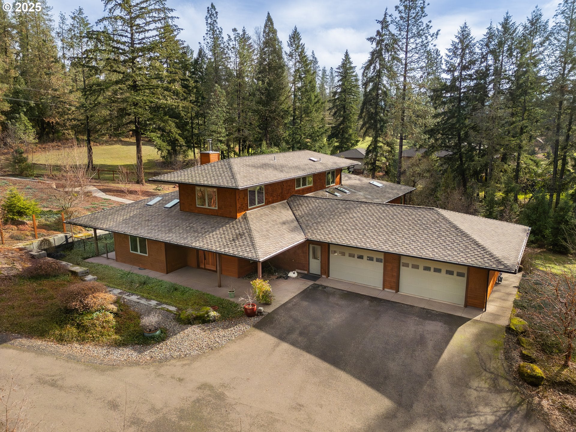 Roseburg, Oregon, 97471, United States, 3 Bedrooms Bedrooms, ,4 BathroomsBathrooms,Residential,Active,1941136