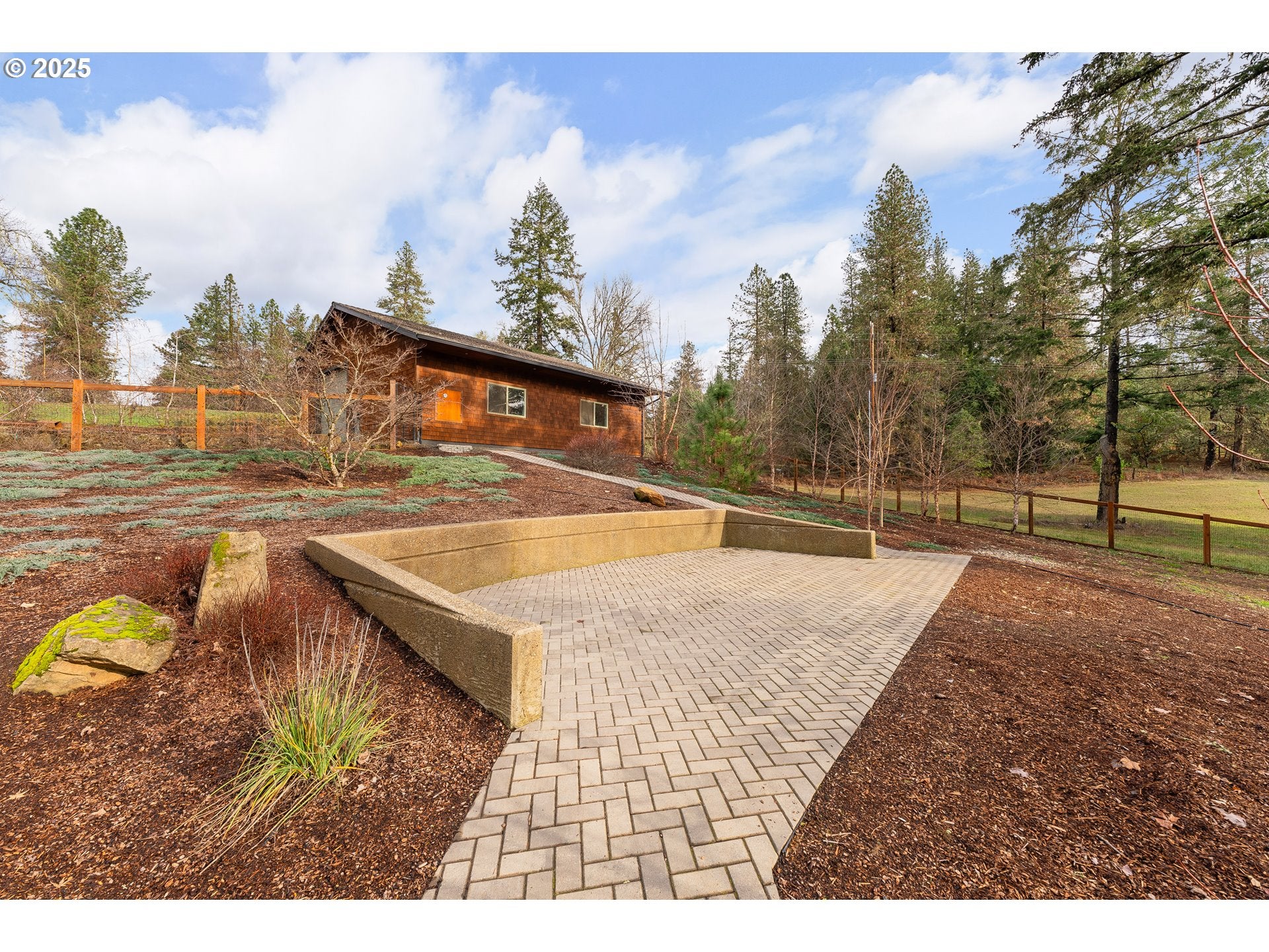 Roseburg, Oregon, 97471, United States, 3 Bedrooms Bedrooms, ,4 BathroomsBathrooms,Residential,Active,1941136