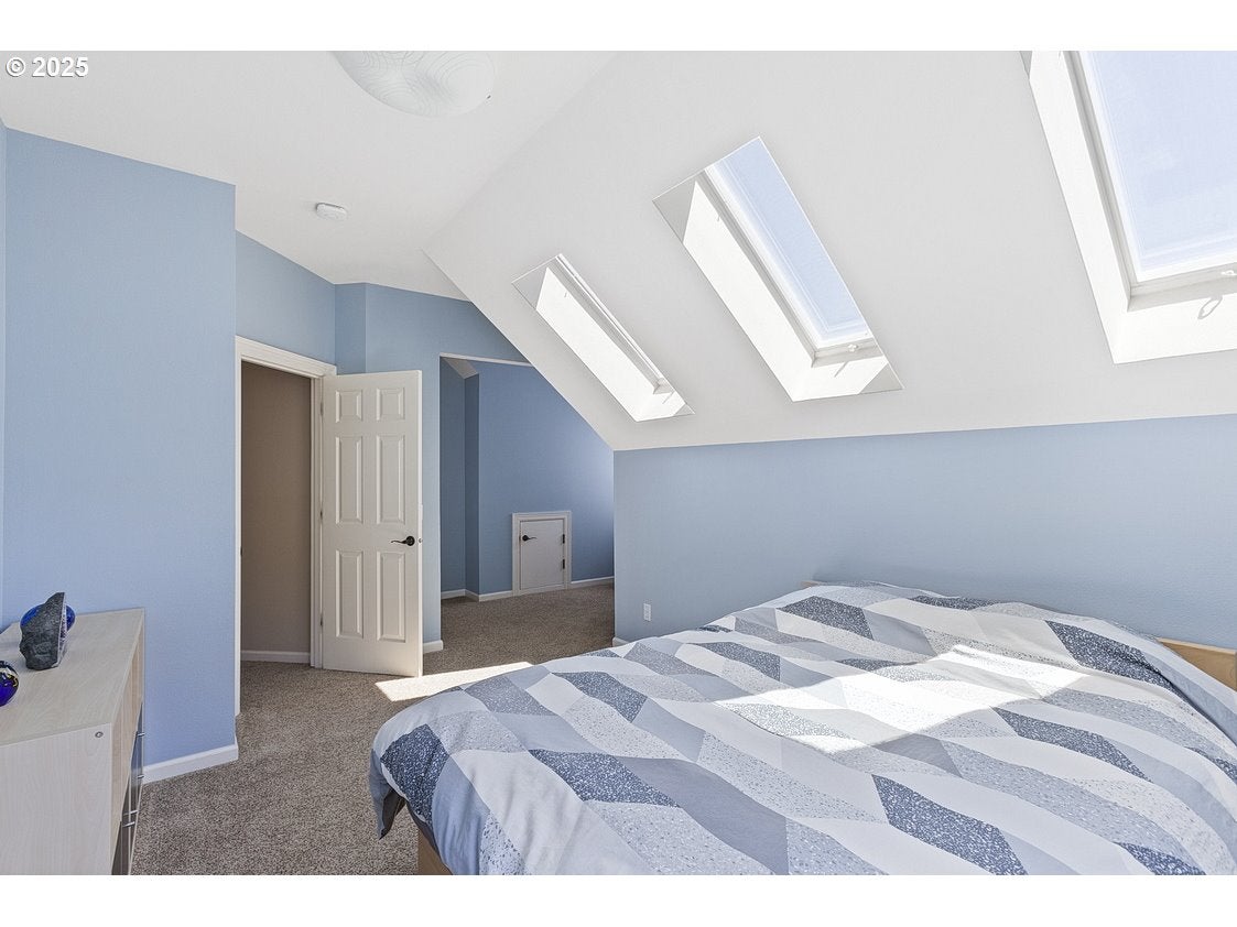 Lake Oswego, Oregon, 97034, United States, 3 Bedrooms Bedrooms, ,3 BathroomsBathrooms,Residential,Active,1862857