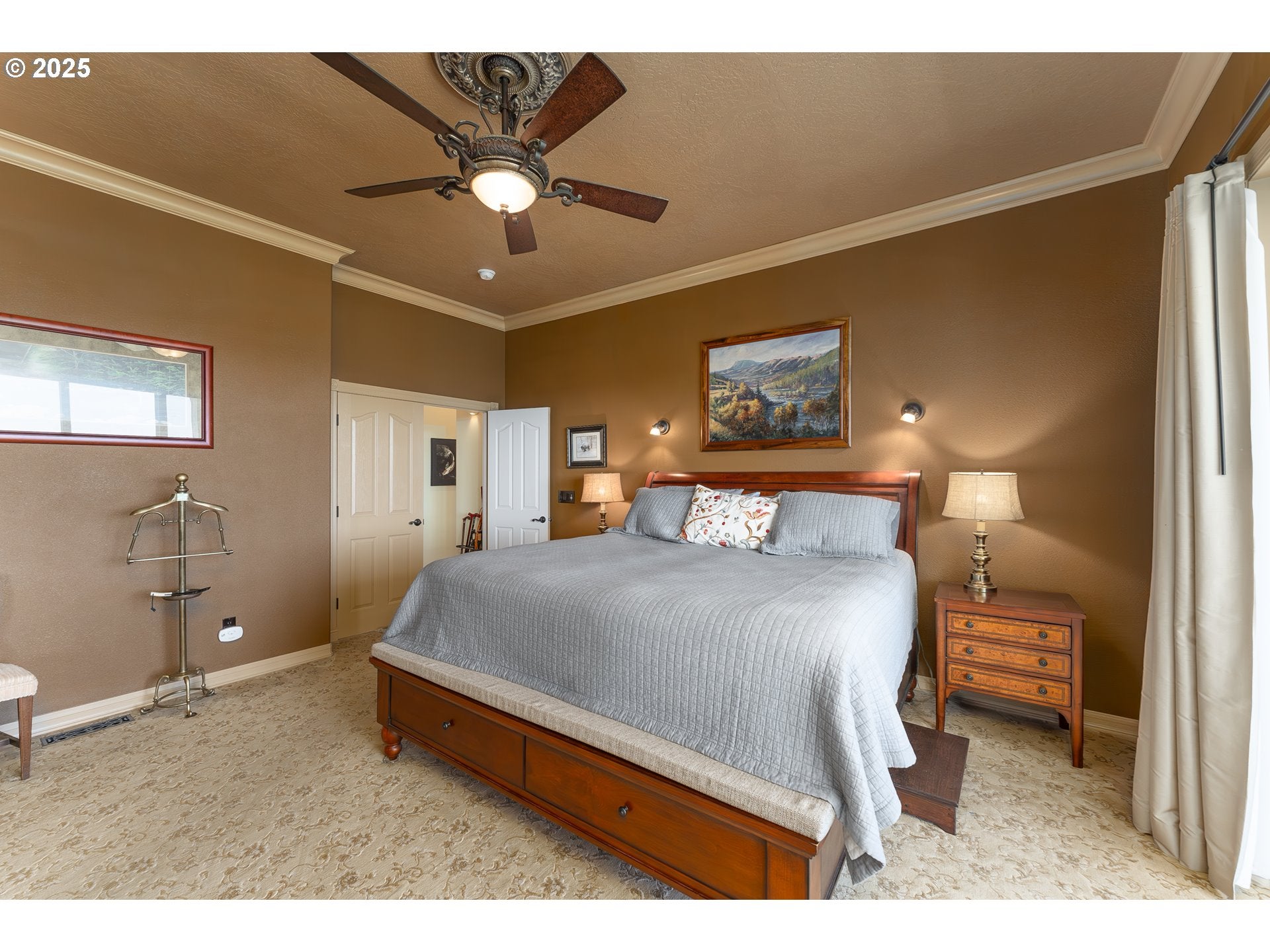 Roseburg, Oregon, 97471, United States, 4 Bedrooms Bedrooms, ,4 BathroomsBathrooms,Residential,Active,1800177