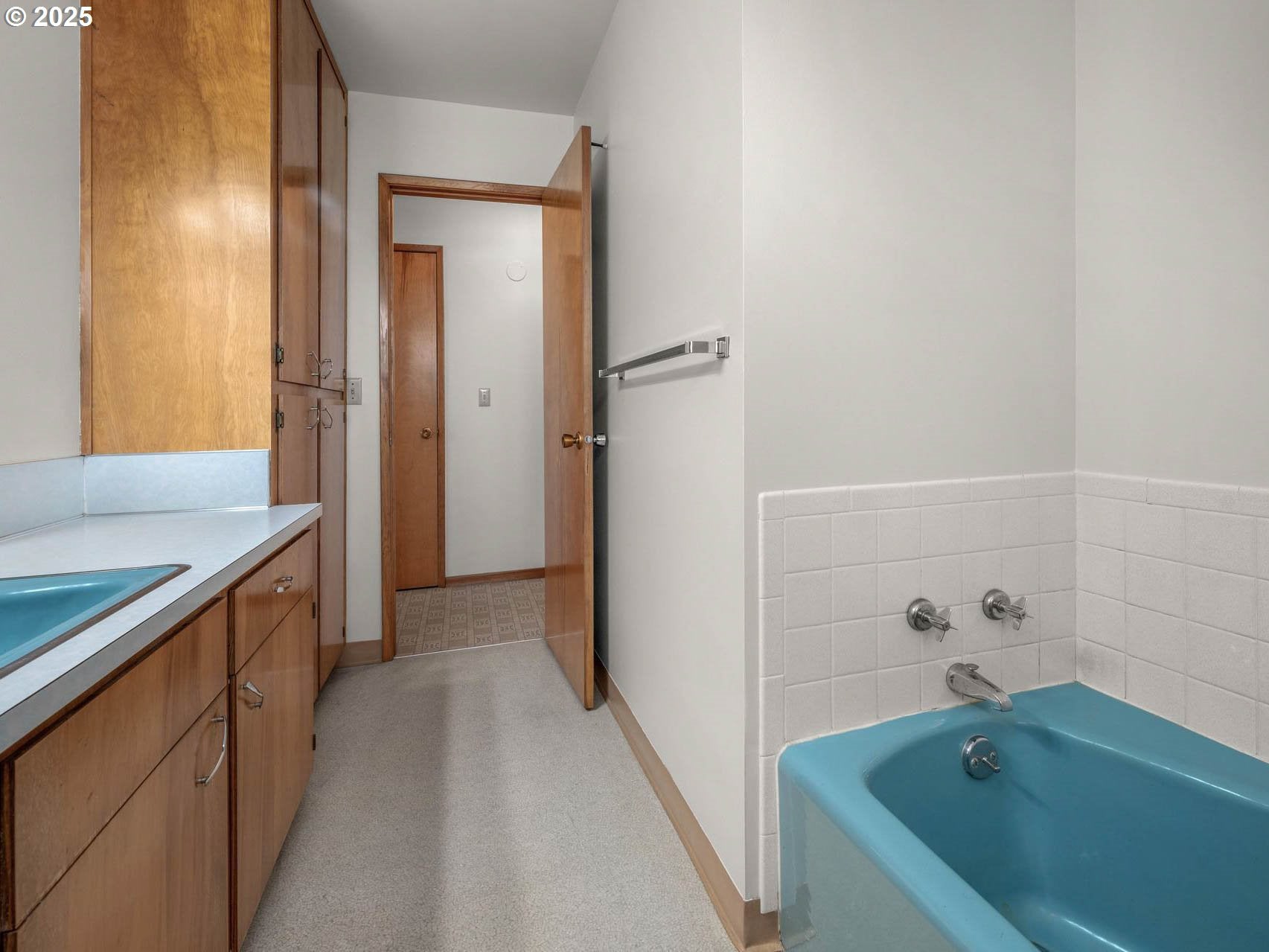Hillsboro, Oregon, 97123, United States, 3 Bedrooms Bedrooms, ,2 BathroomsBathrooms,Residential,Active,1849541
