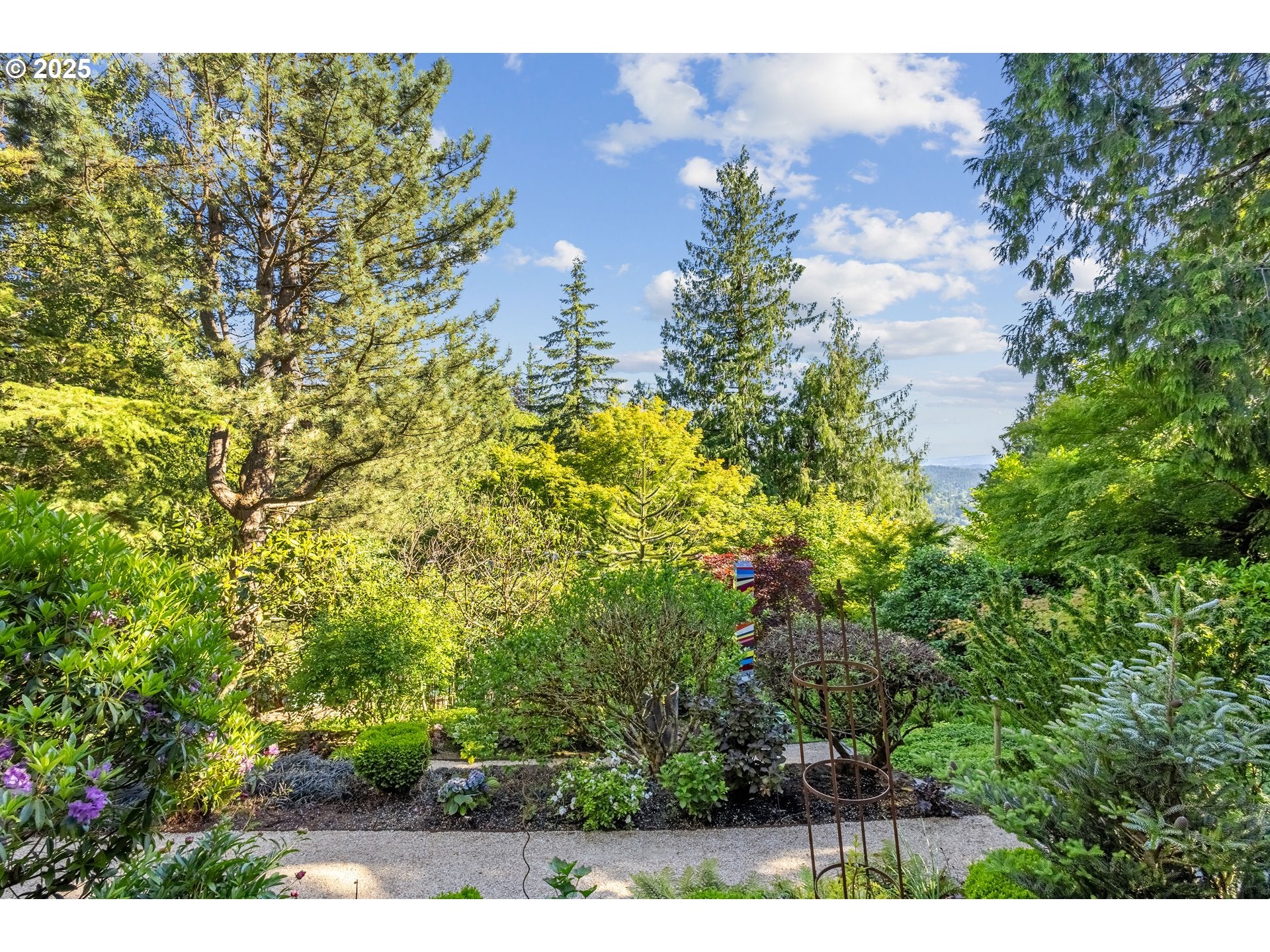 Portland, Oregon, 97239, United States, 4 Bedrooms Bedrooms, ,5 BathroomsBathrooms,Residential,Active,1772733