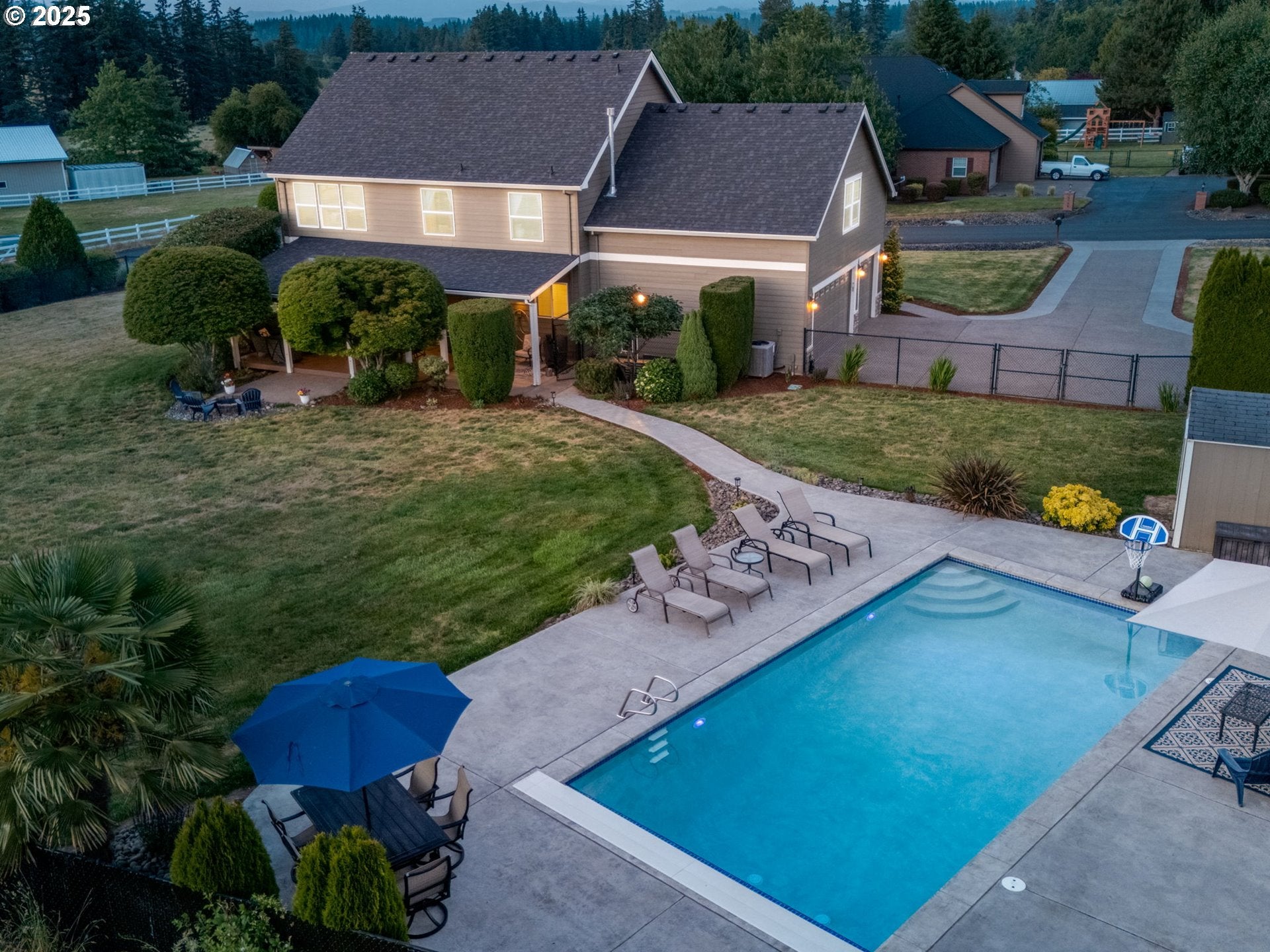 Oregon City, Oregon, 97045, United States, 4 Bedrooms Bedrooms, ,3 BathroomsBathrooms,Residential,Active,1886829