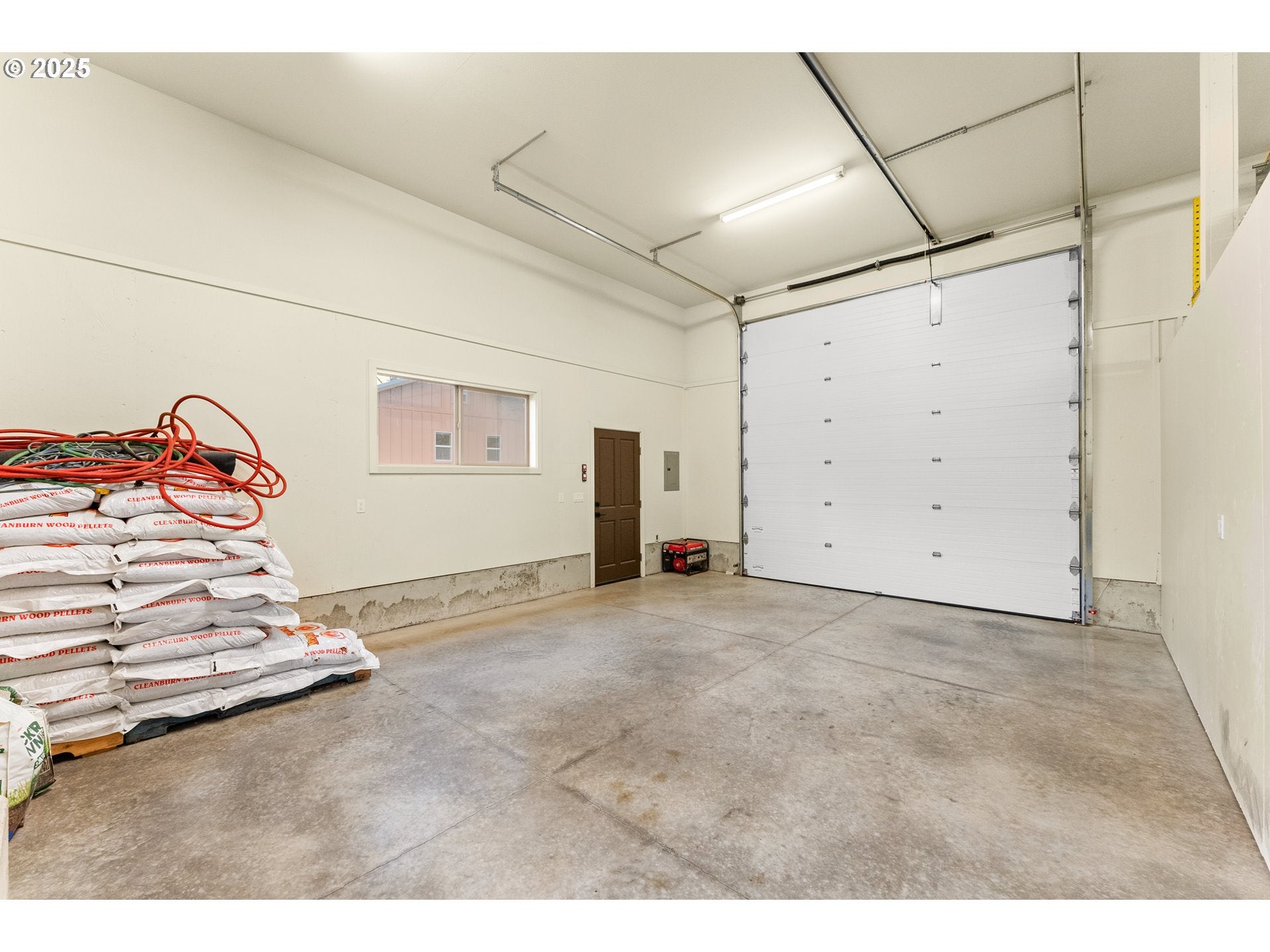 Idleyld Park, Oregon, 97447, United States, 10 Bedrooms Bedrooms, ,7 BathroomsBathrooms,Residential,Active,2017112