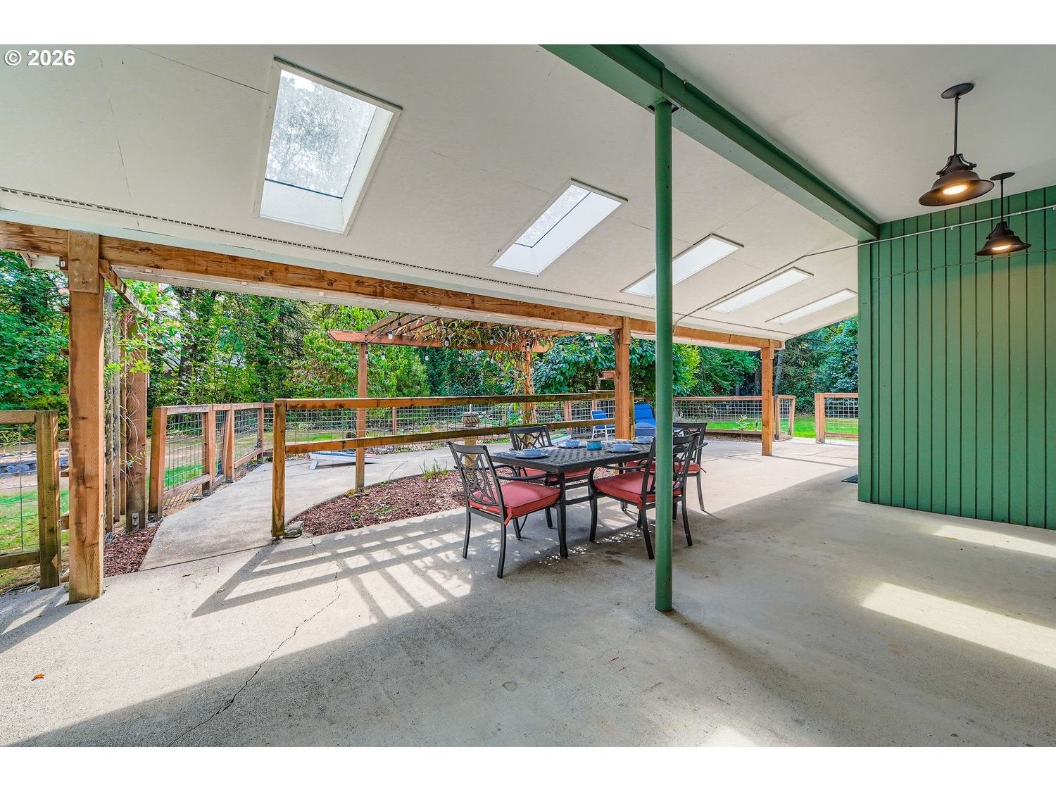 Milwaukie, Oregon, 97267, United States, 5 Bedrooms Bedrooms, ,4 BathroomsBathrooms,Residential,Active,2044550