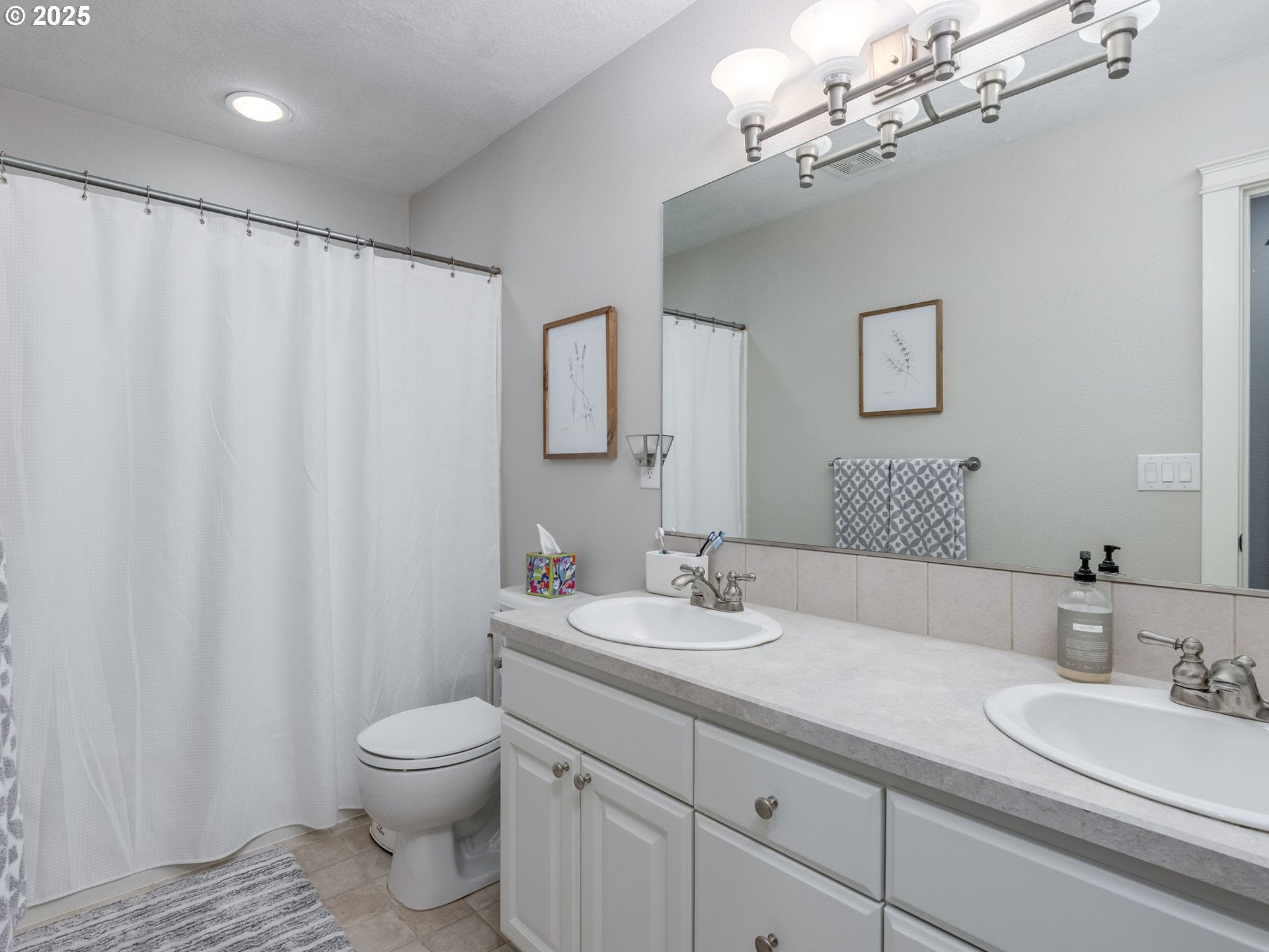 Oregon City, Oregon, 97045, United States, 4 Bedrooms Bedrooms, ,3 BathroomsBathrooms,Residential,Active,1886829