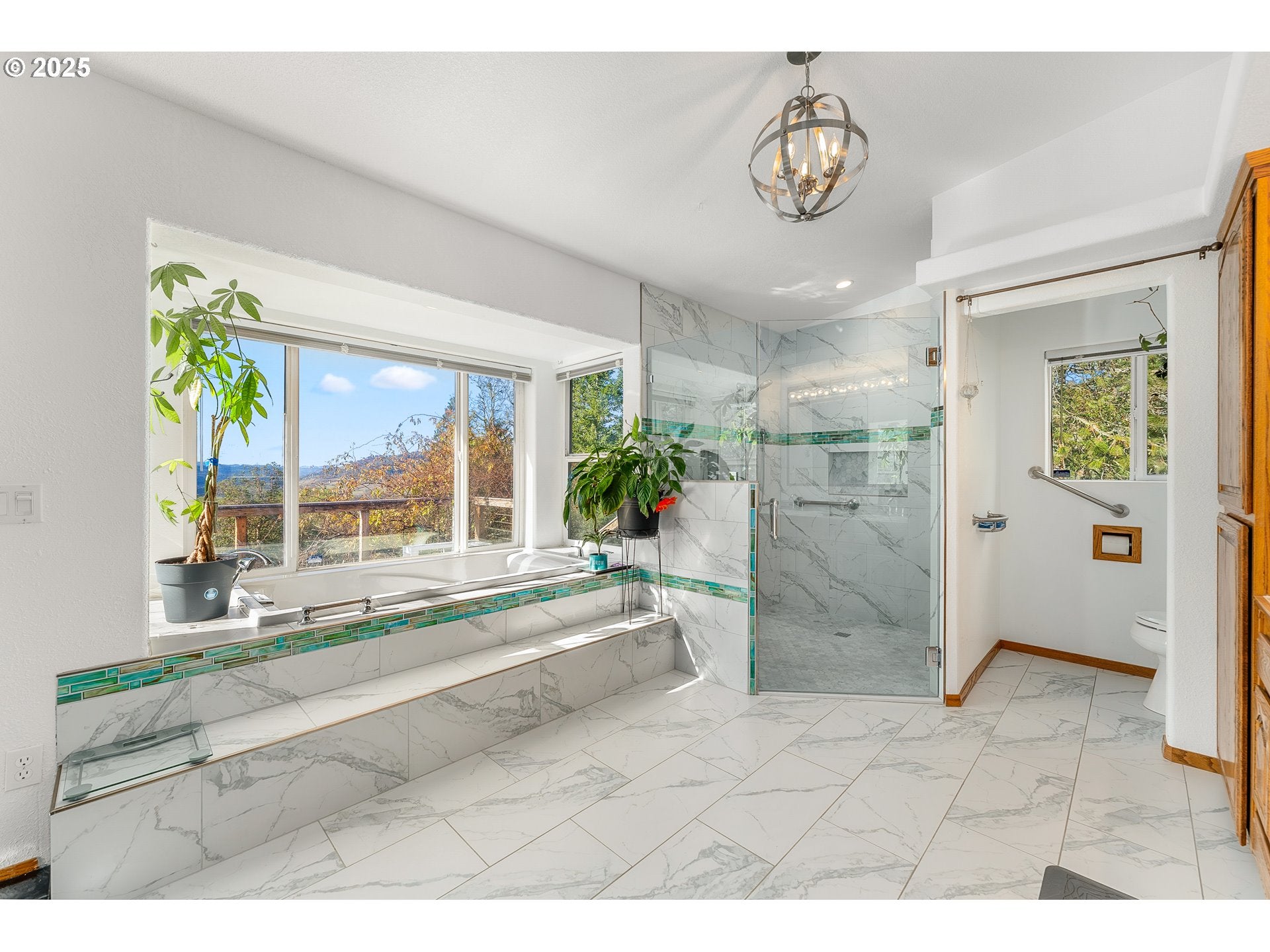 Roseburg, Oregon, 97470, United States, 4 Bedrooms Bedrooms, ,3 BathroomsBathrooms,Residential,Active,1701656