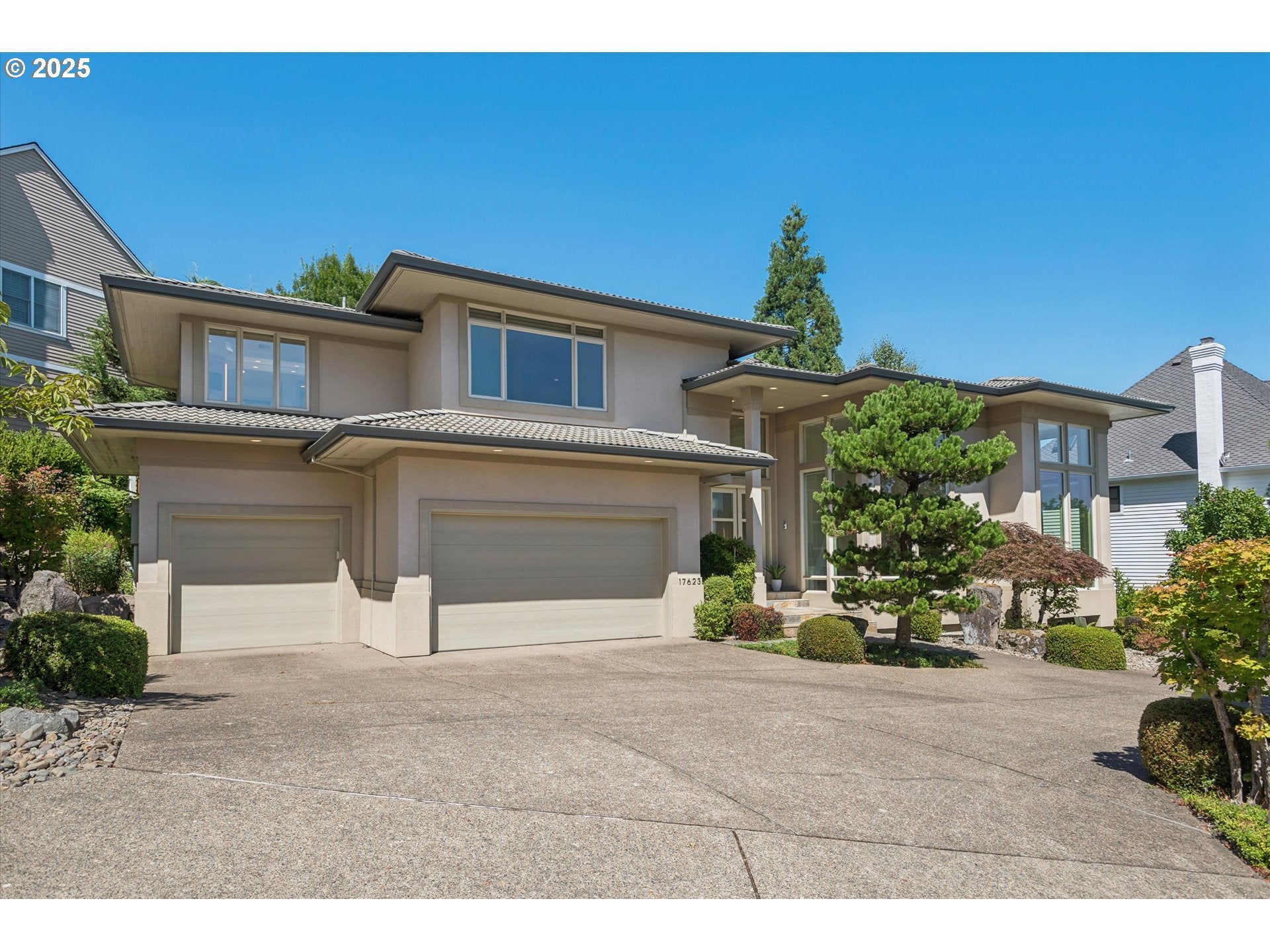 Lake Oswego, Oregon, 97034, United States, 4 Bedrooms Bedrooms, ,5 BathroomsBathrooms,Residential,Active,1914922
