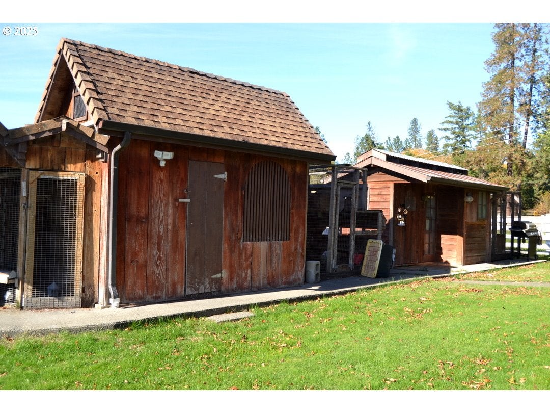Grants Pass, Oregon, 97526, United States, 4 Bedrooms Bedrooms, ,2 BathroomsBathrooms,Residential,Active,1973321