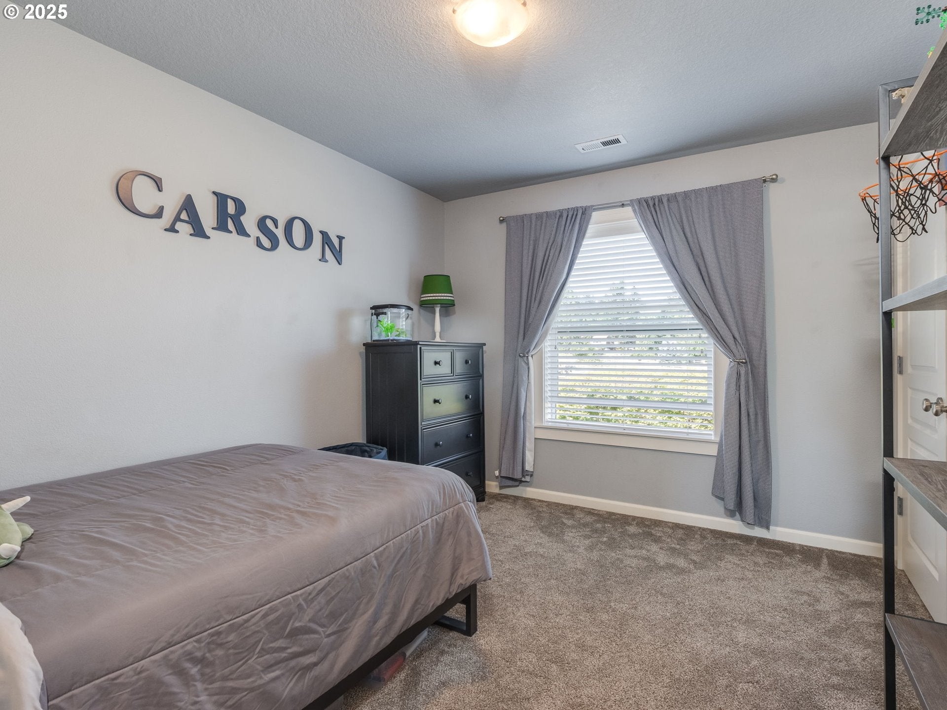 Oregon City, Oregon, 97045, United States, 4 Bedrooms Bedrooms, ,3 BathroomsBathrooms,Residential,Active,1886829