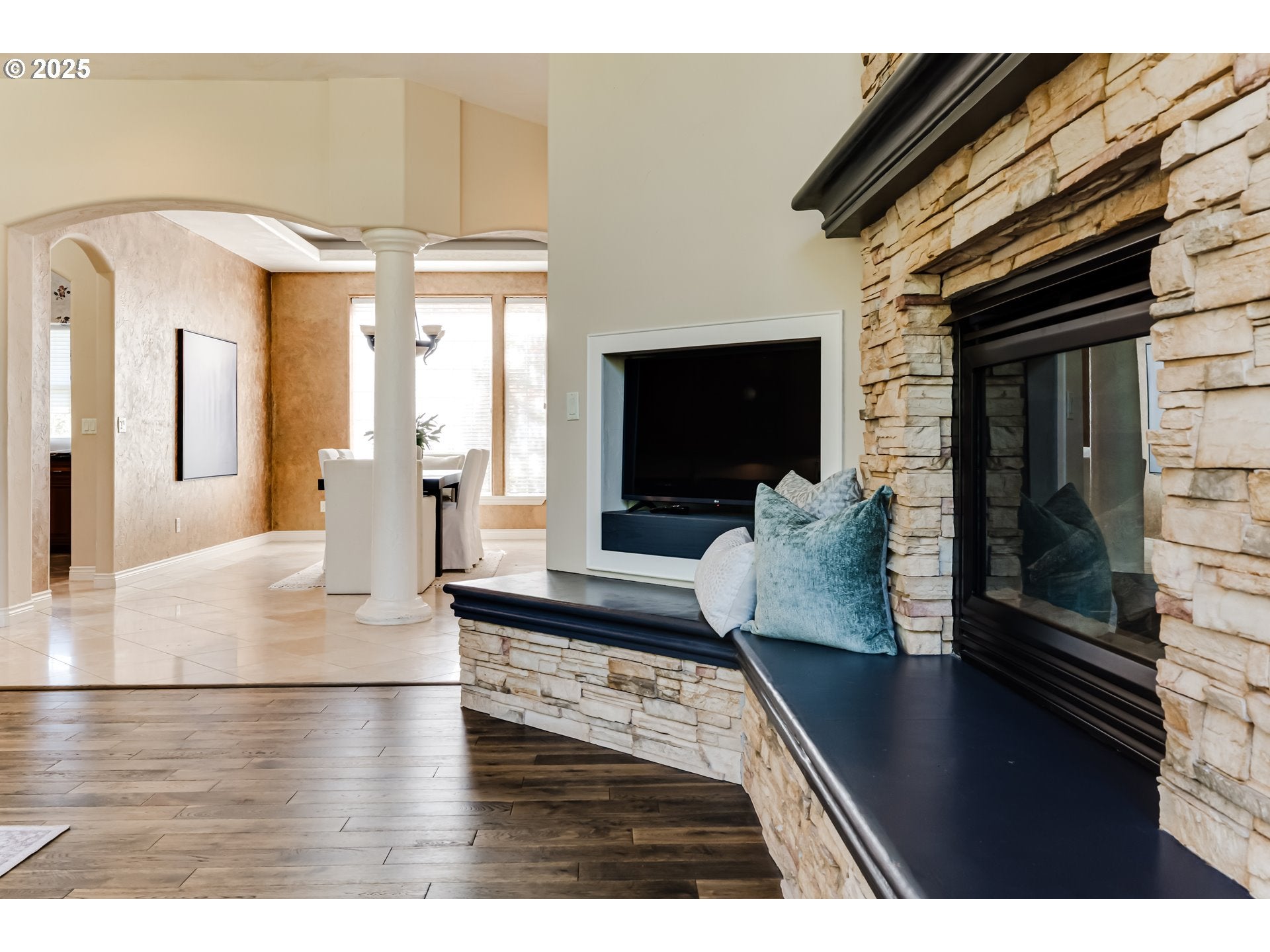 Eugene, Oregon, 97401, United States, 4 Bedrooms Bedrooms, ,4 BathroomsBathrooms,Residential,Active,1886816