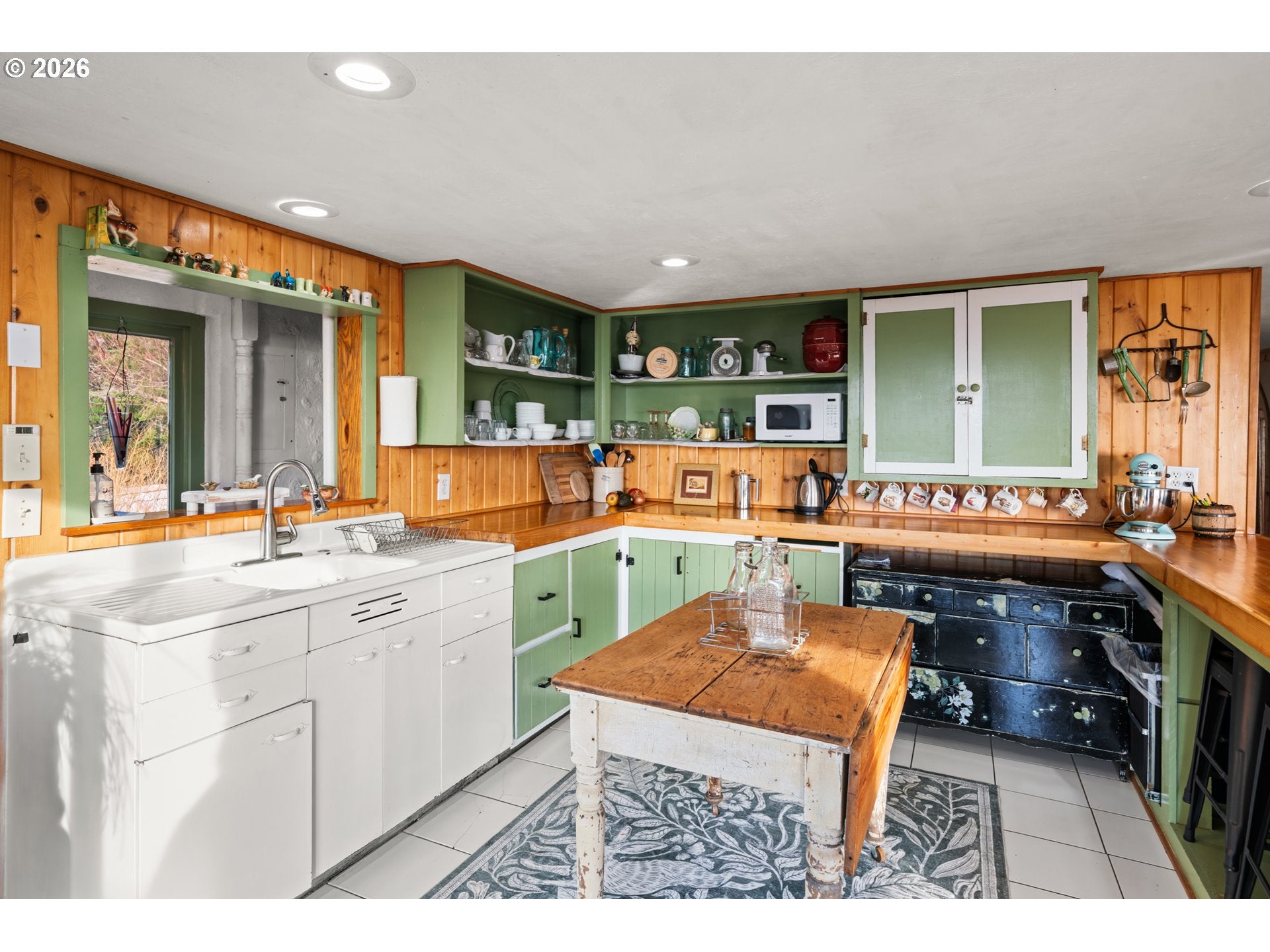 Gold Beach, Oregon, 97444, United States, 3 Bedrooms Bedrooms, ,2 BathroomsBathrooms,Residential,Active,2011203