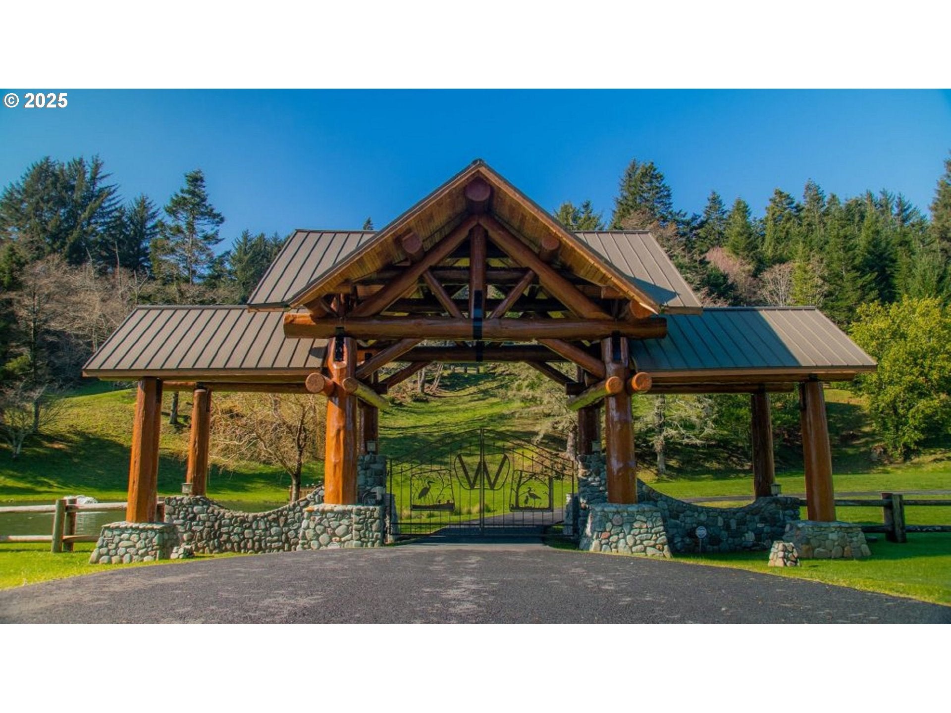 Gold Beach, Oregon, 97444, United States, 4 Bedrooms Bedrooms, ,5 BathroomsBathrooms,Residential,Active,1764520