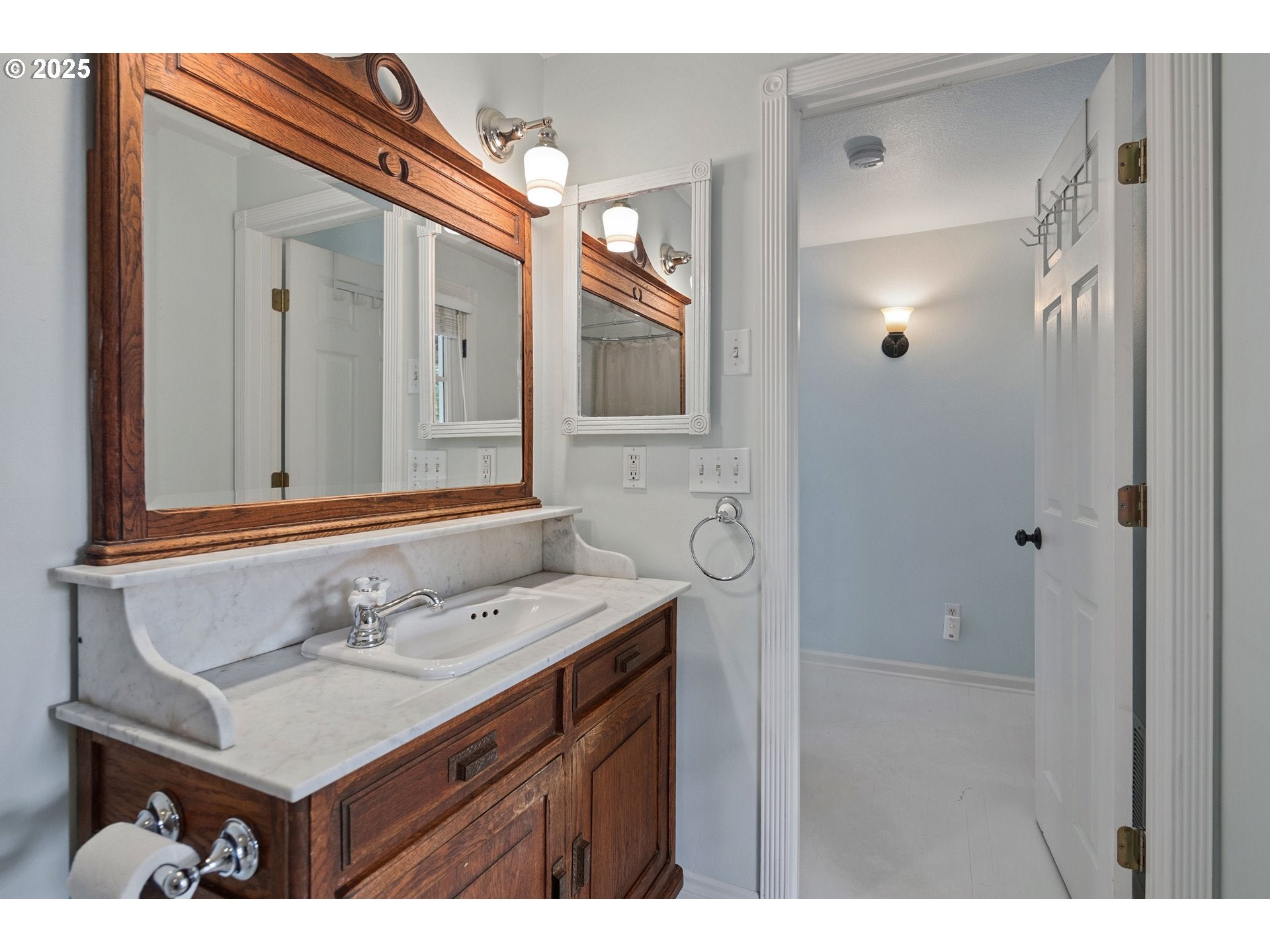 Lake Oswego, Oregon, 97034, United States, ,3 BathroomsBathrooms,Residential,Active,1899903