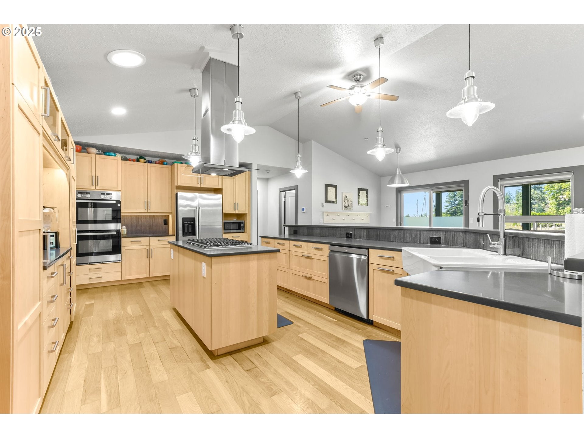 Troutdale, Oregon, 97060, United States, 4 Bedrooms Bedrooms, ,3 BathroomsBathrooms,Residential,Active,1898028