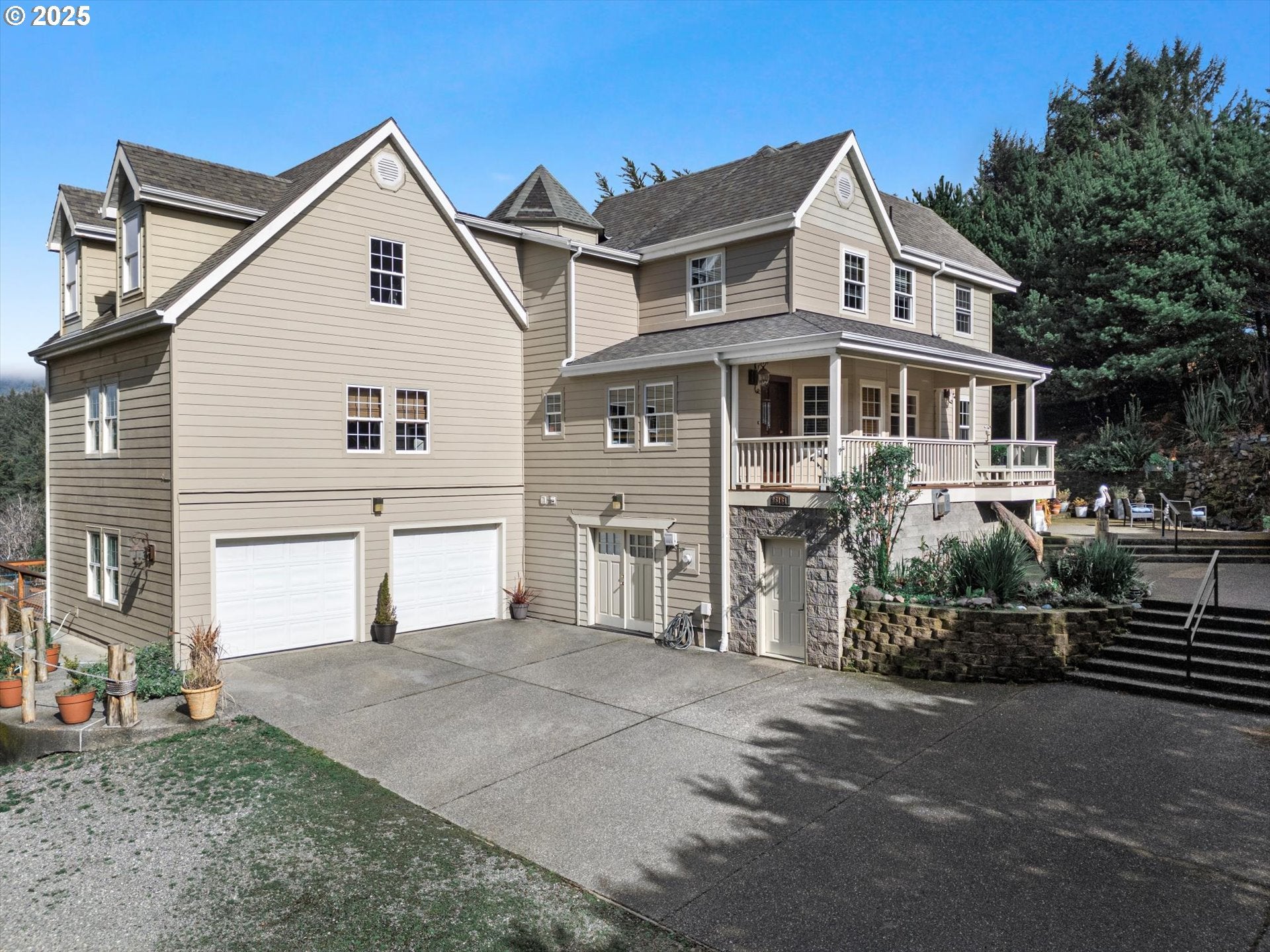 Gold Beach, Oregon, 97444, United States, 4 Bedrooms Bedrooms, ,5 BathroomsBathrooms,Residential,Active,1899243